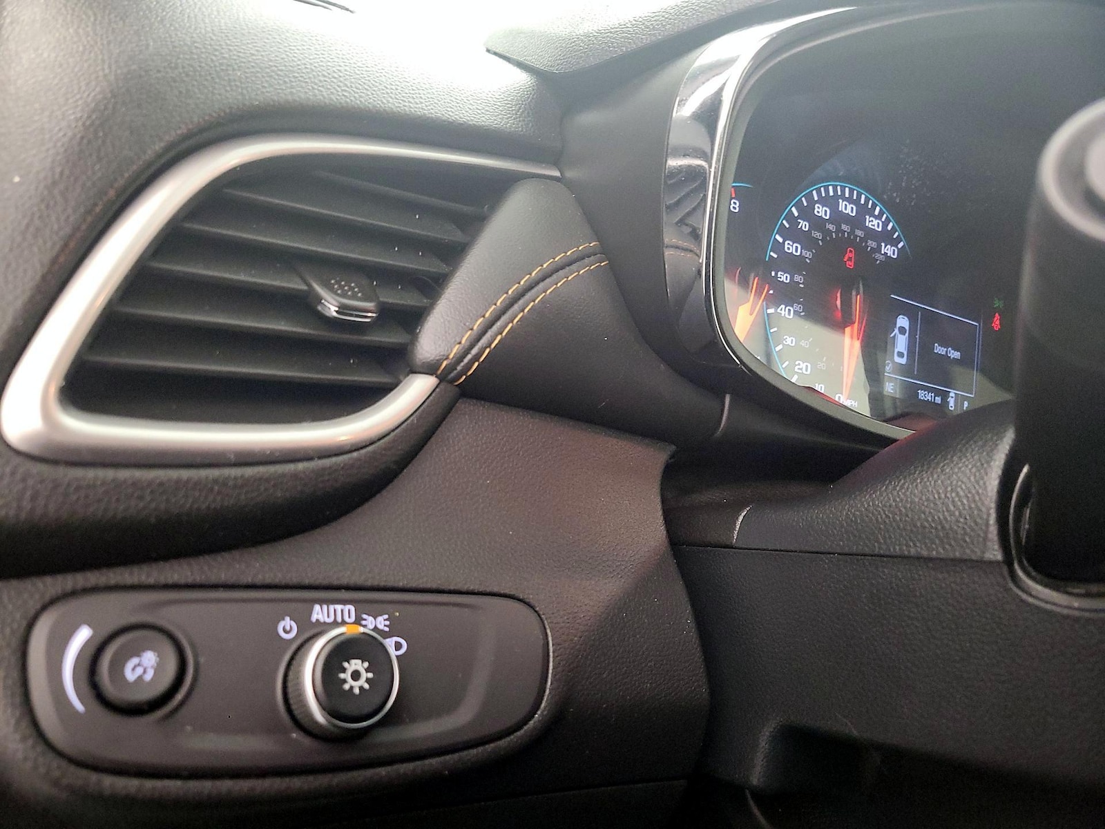2021 Chevrolet Trax LT - Photo 14