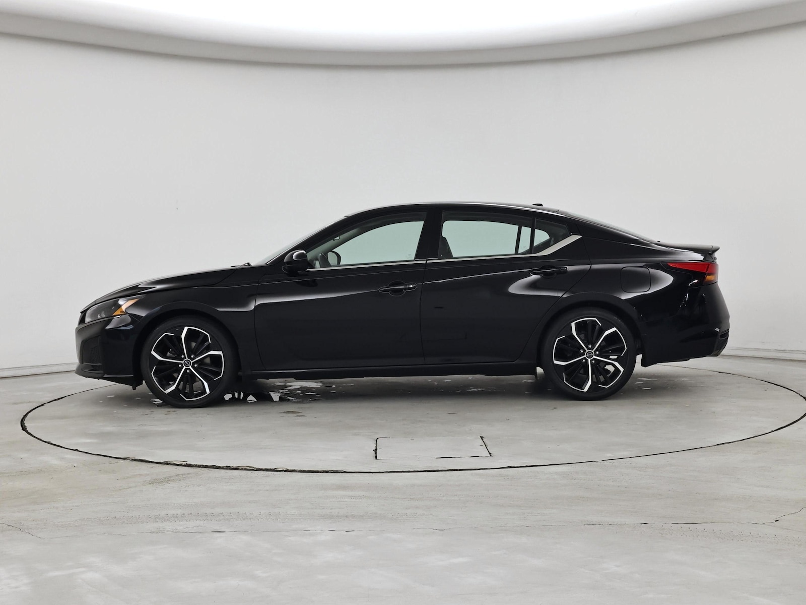 2023 Nissan Altima SR - Photo 4