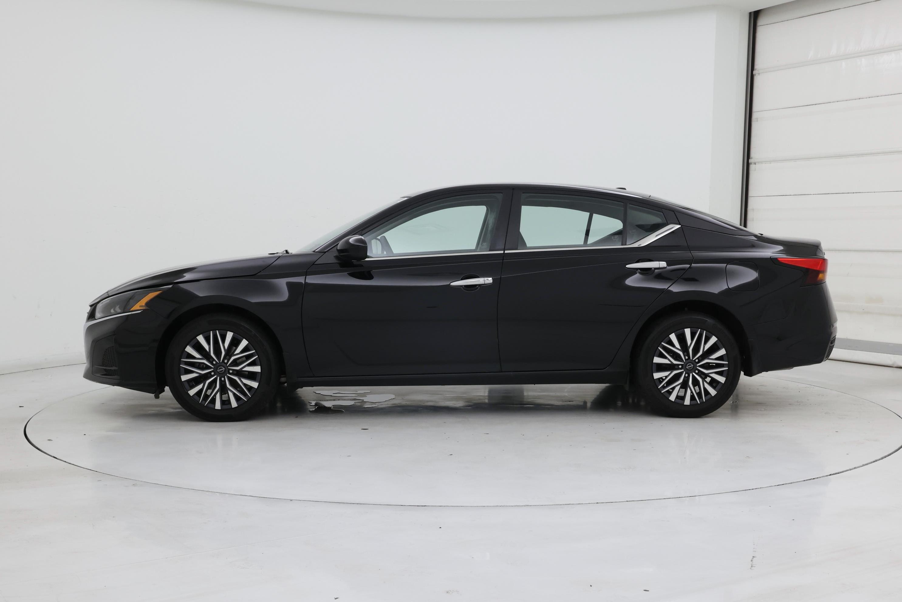 Thumbnail: 2023 Nissan Altima - 3