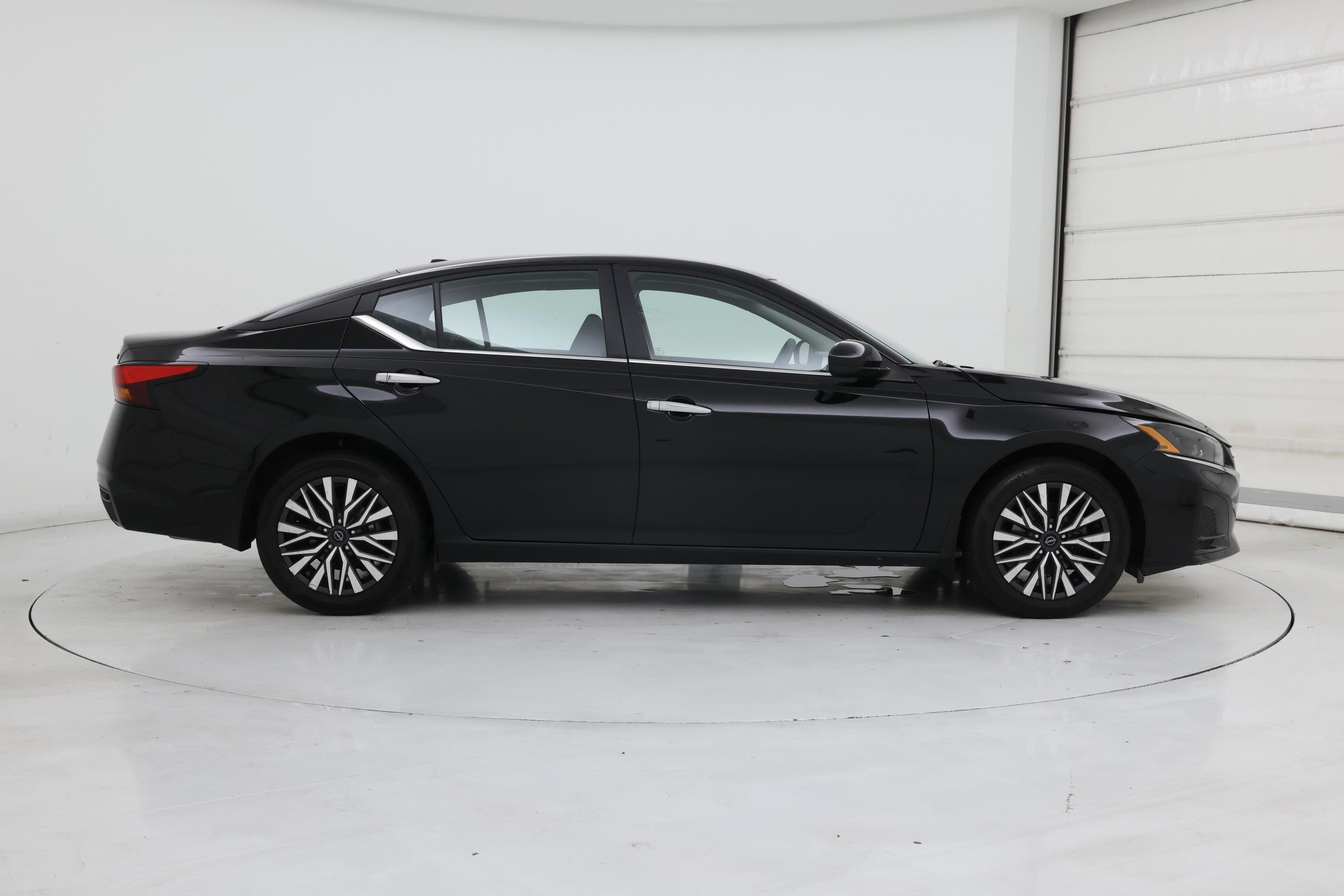 Thumbnail: 2023 Nissan Altima - 7