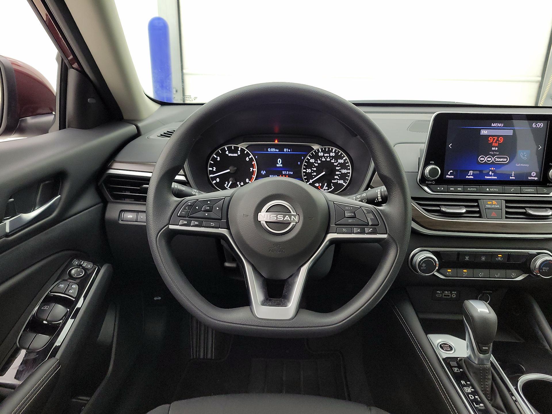 Thumbnail: 2023 Nissan Altima - 10