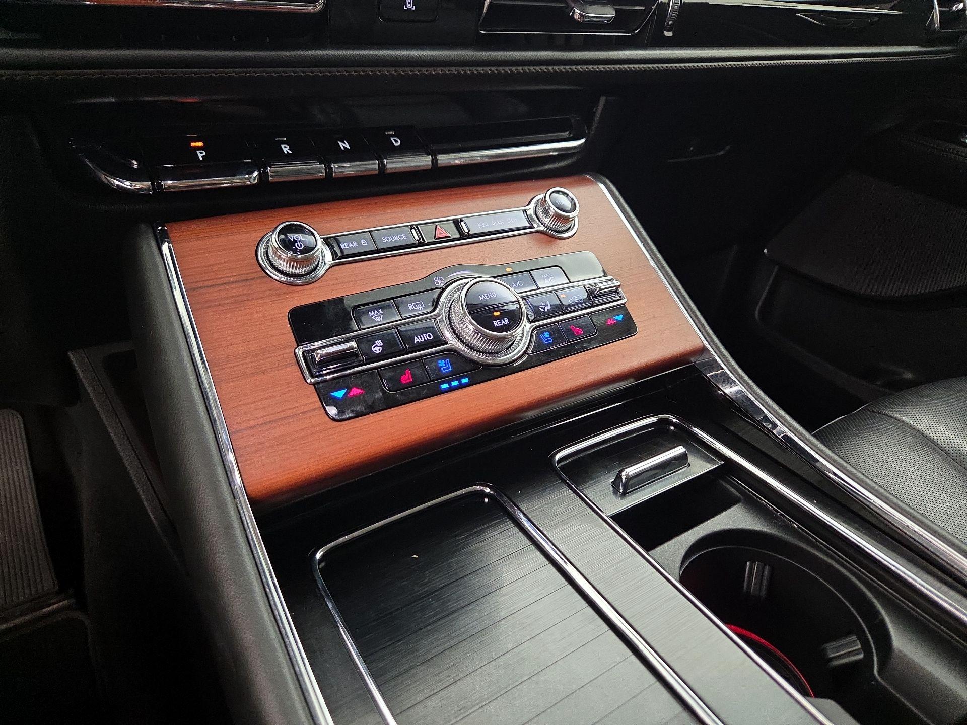Thumbnail: 2021 Lincoln Aviator - 17