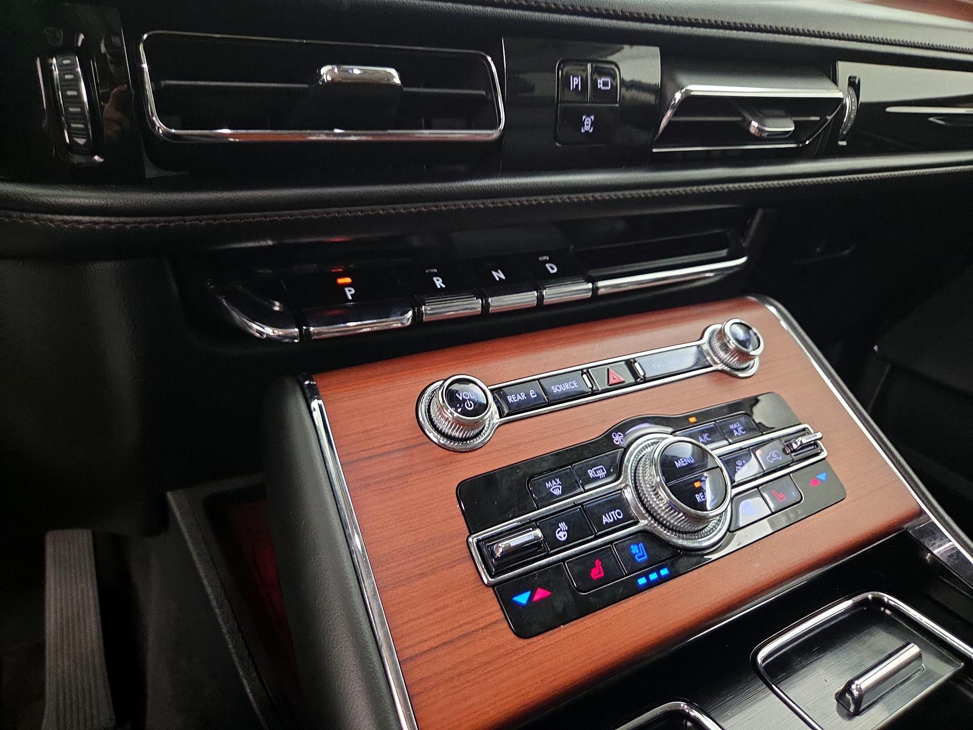 Thumbnail: 2021 Lincoln Aviator - 18