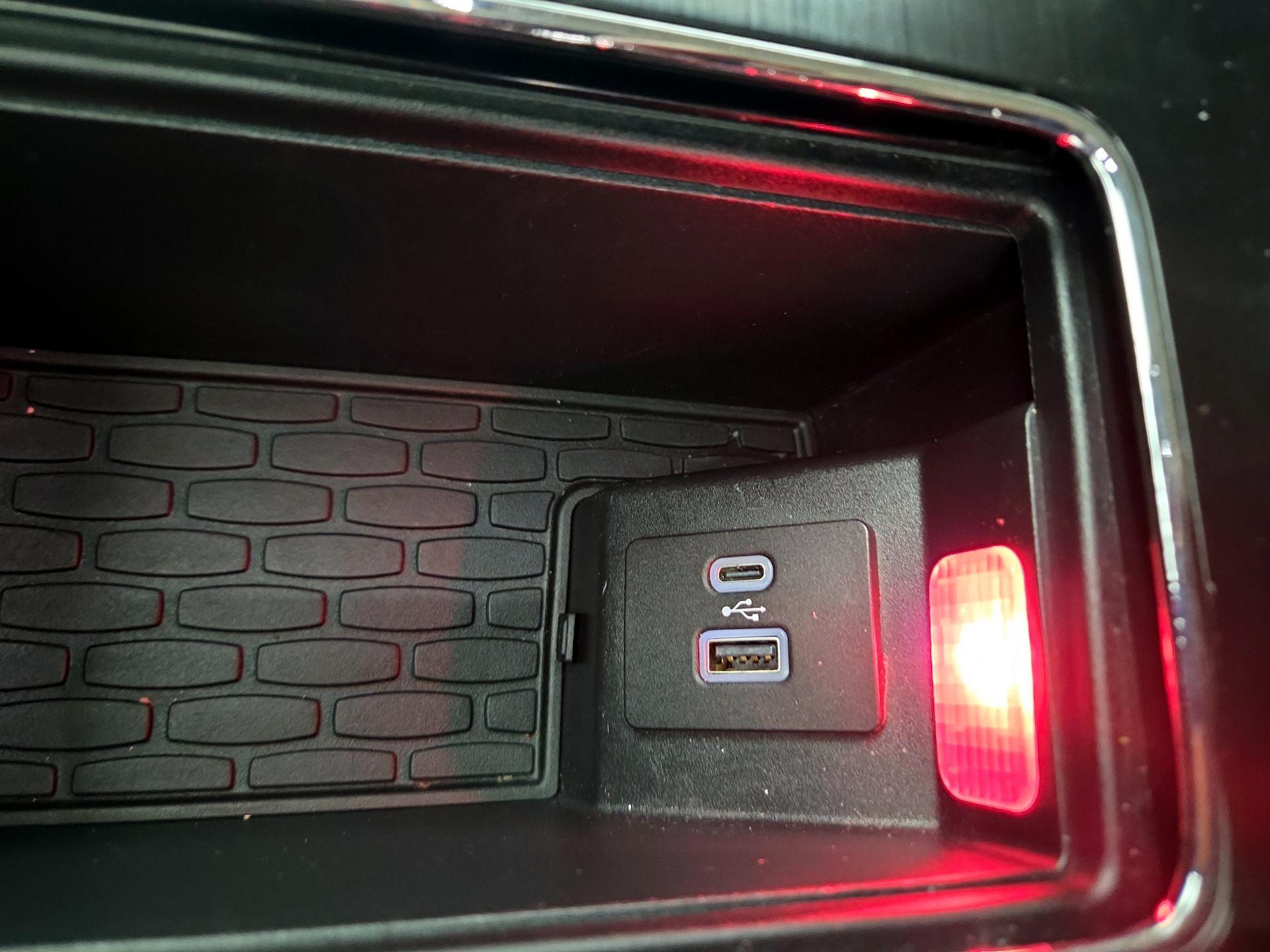 Thumbnail: 2021 Lincoln Aviator - 19