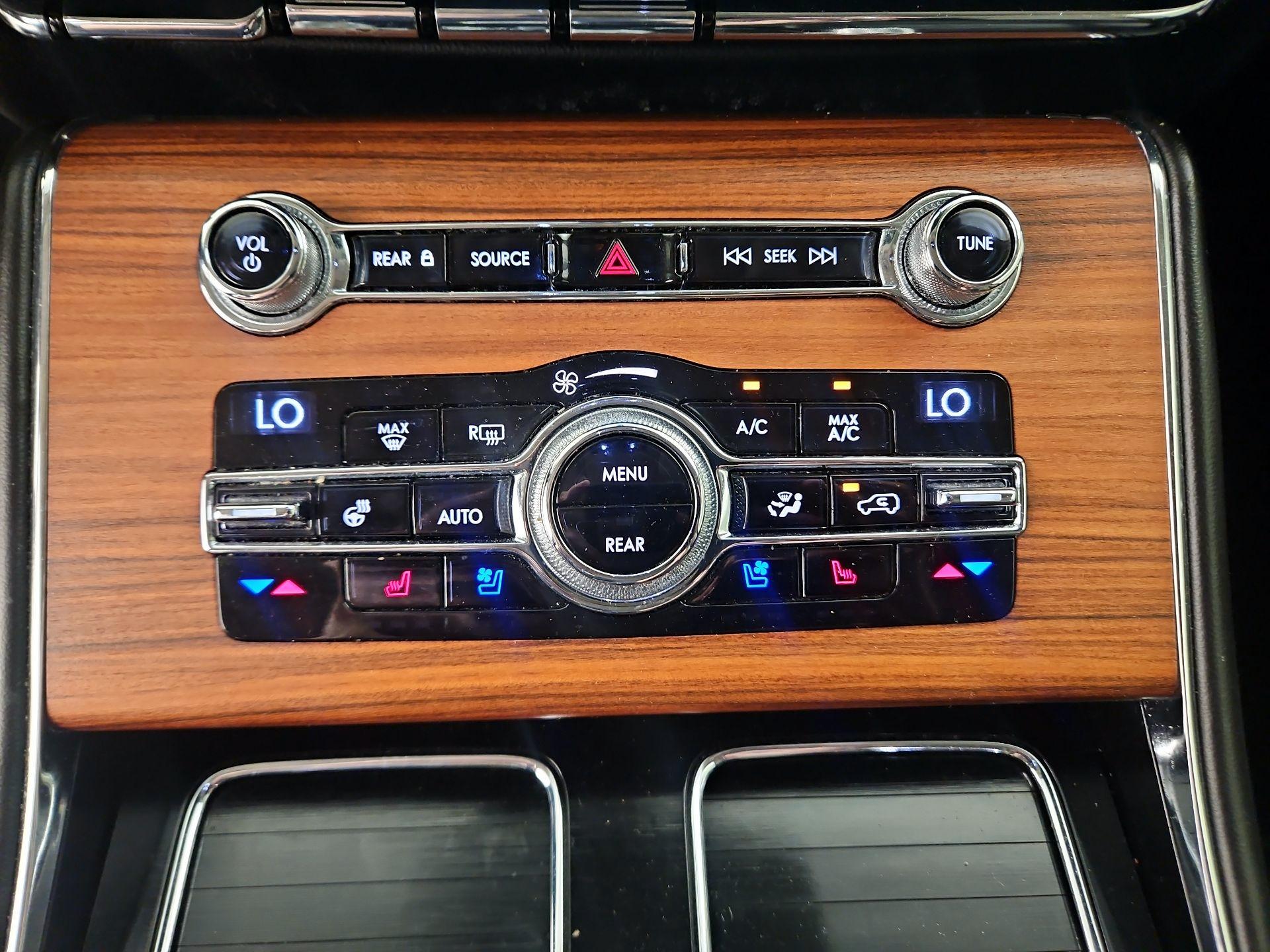Thumbnail: 2020 Lincoln Aviator - 17