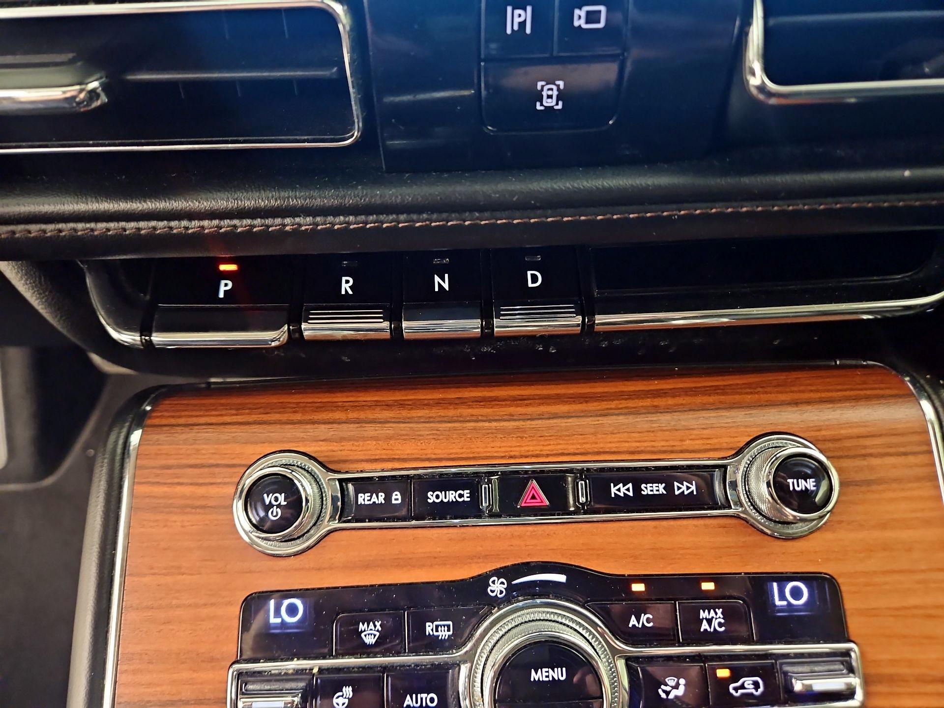 Thumbnail: 2020 Lincoln Aviator - 18
