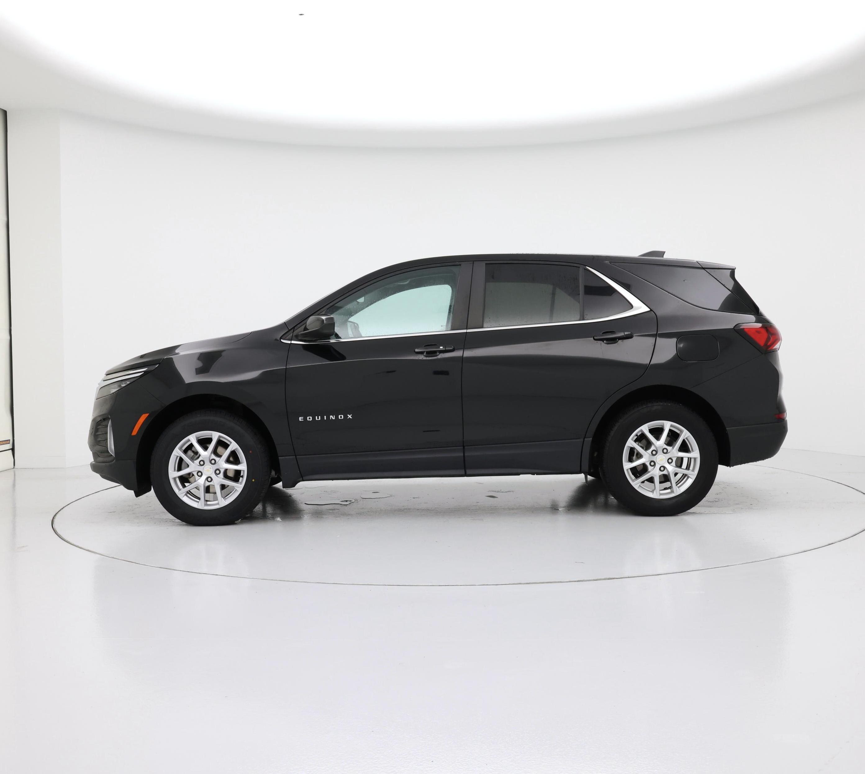 Thumbnail: 2022 Chevrolet Equinox - 3