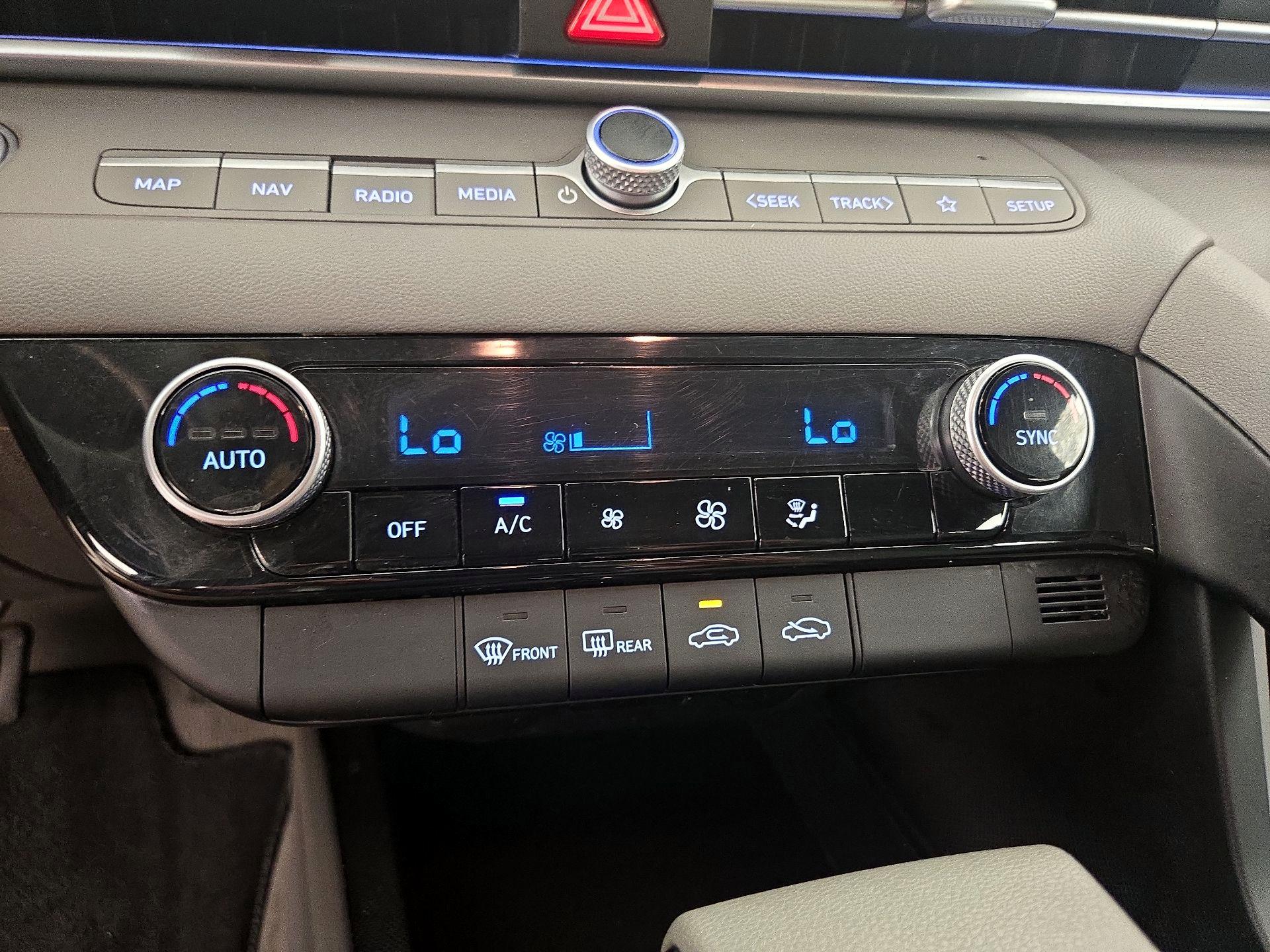 Thumbnail: 2024 Hyundai Elantra - 17