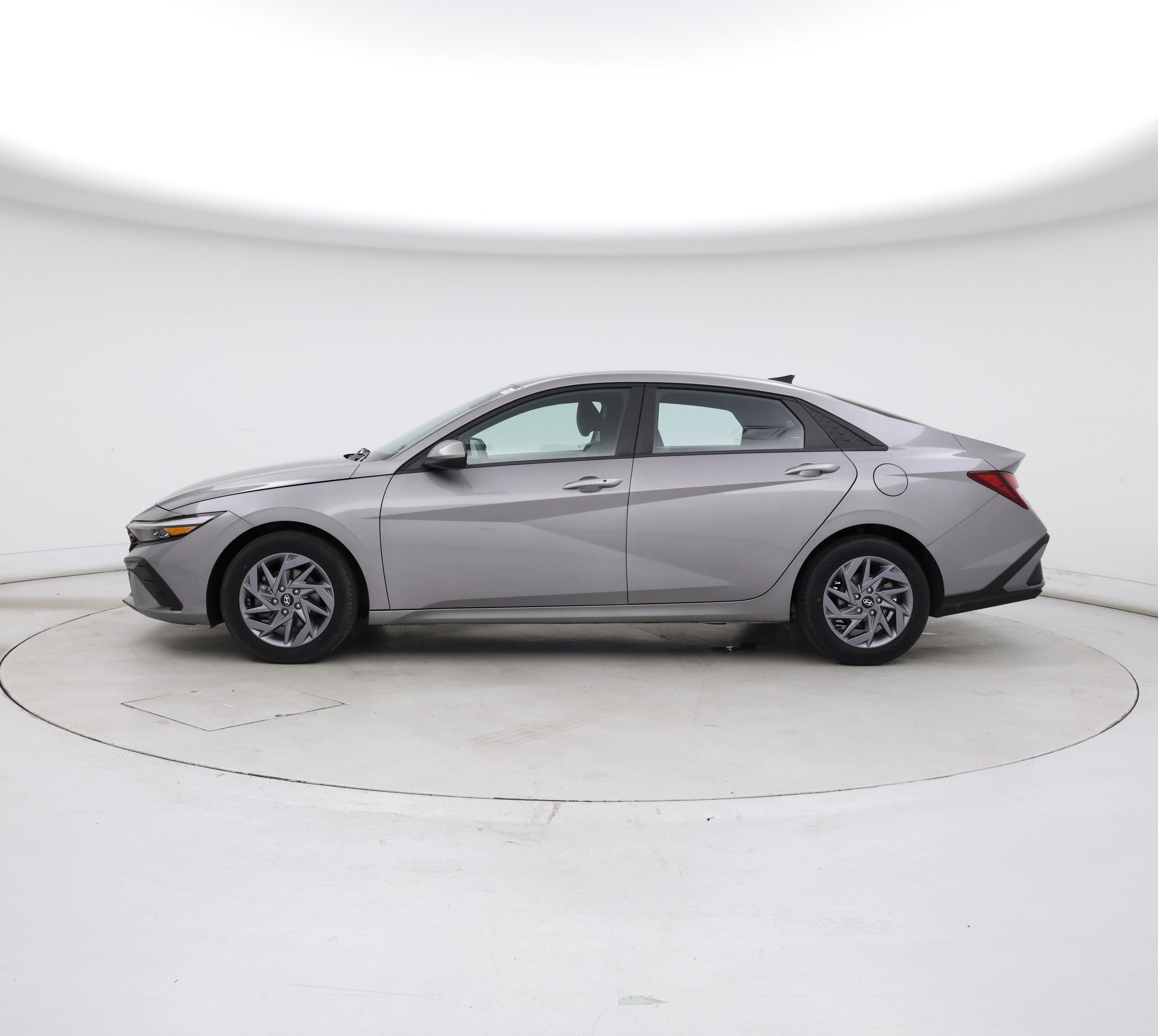 Thumbnail: 2024 Hyundai Elantra - 3