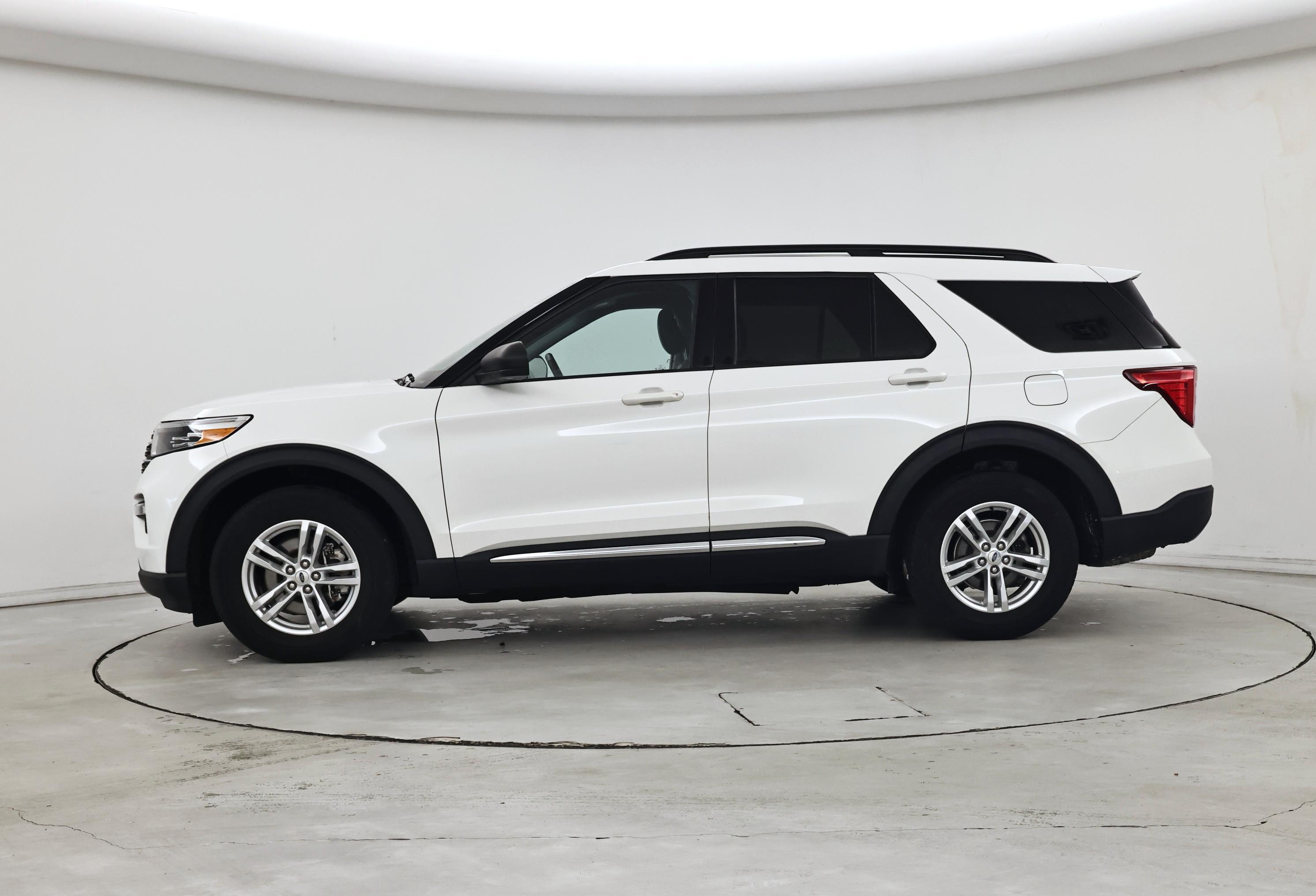 Thumbnail: 2022 Ford Explorer - 3