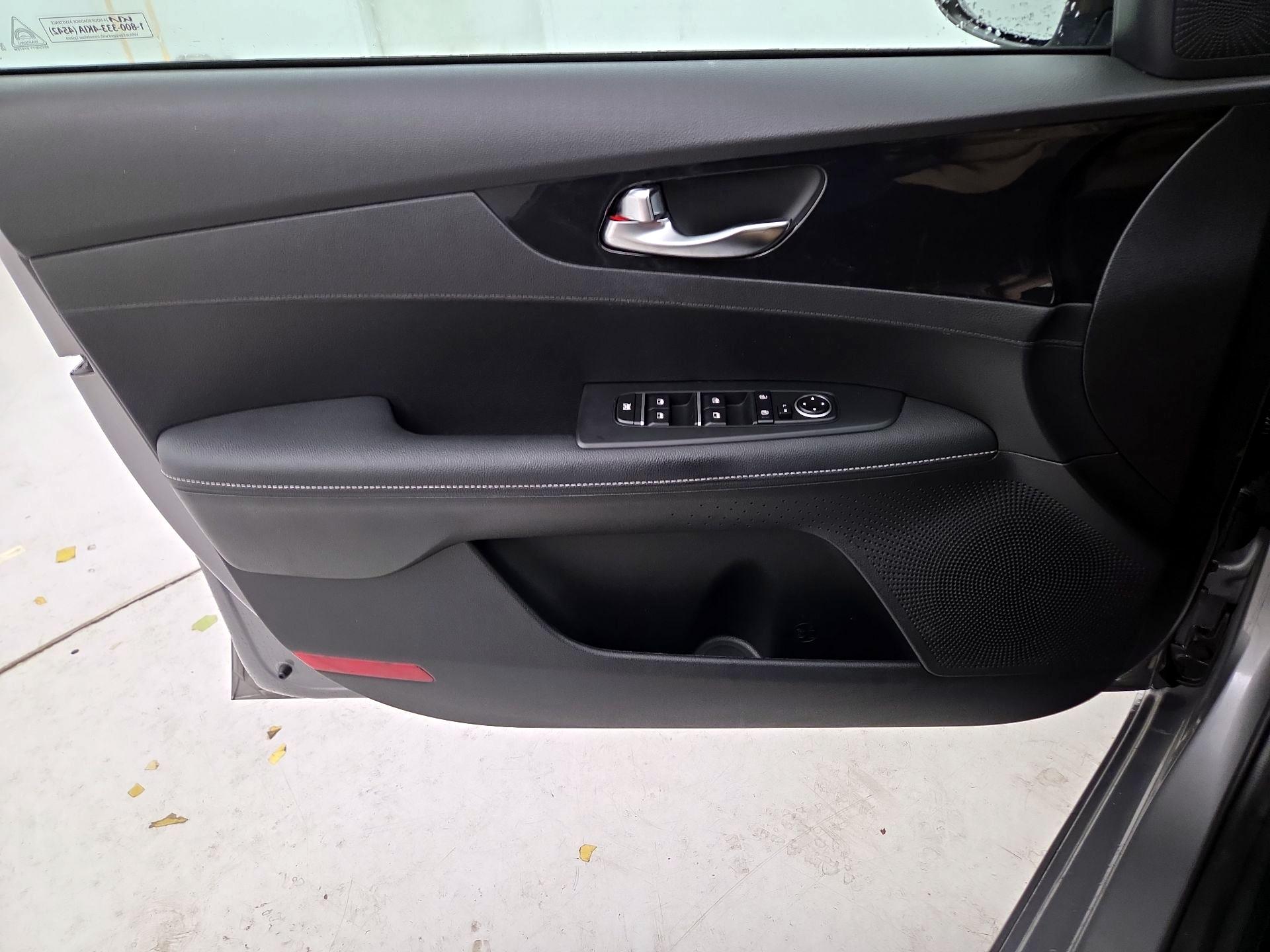 Thumbnail: 2023 Kia Forte - 12