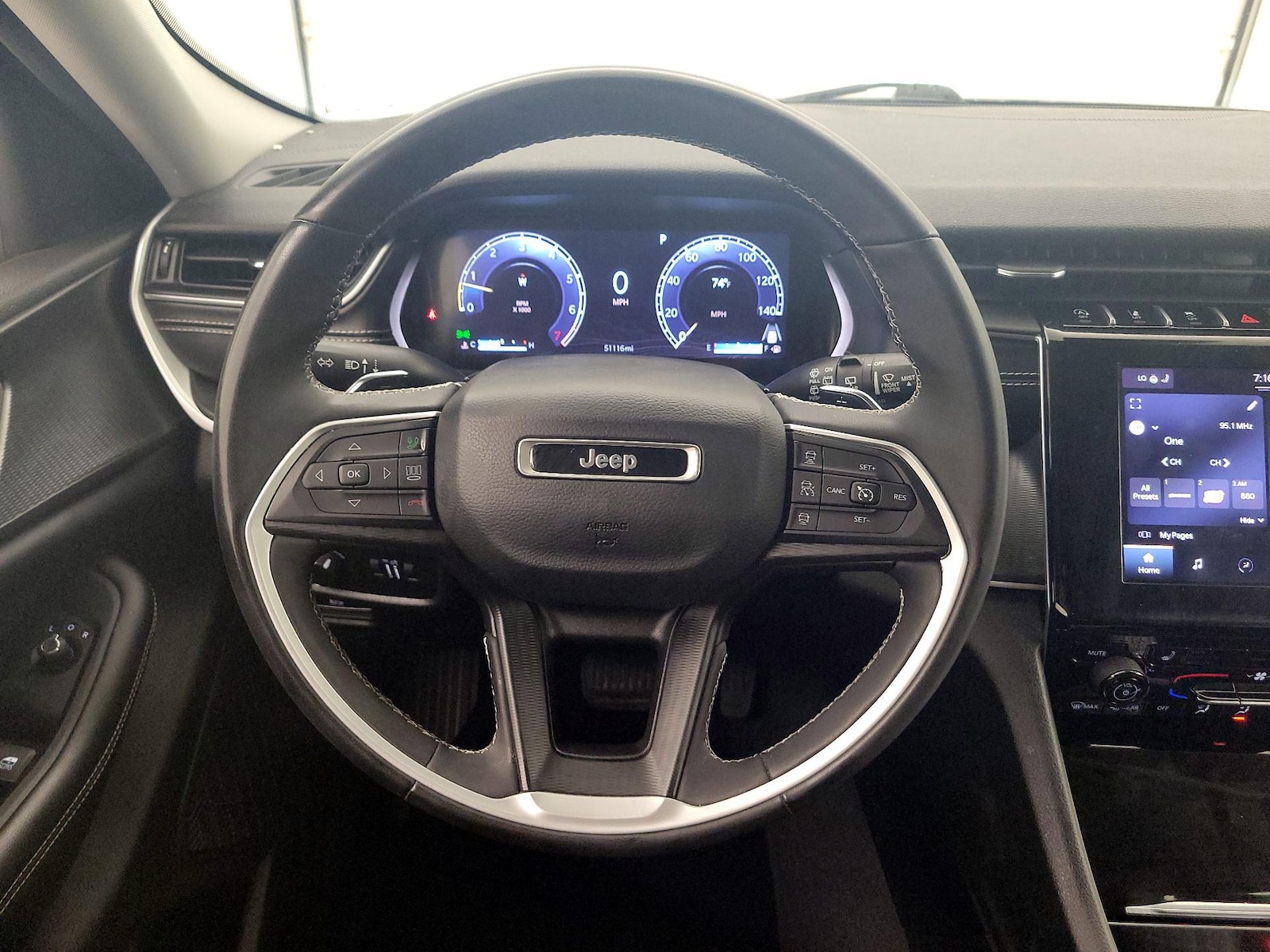2023 Jeep Grand Cherokee Laredo - Photo 11