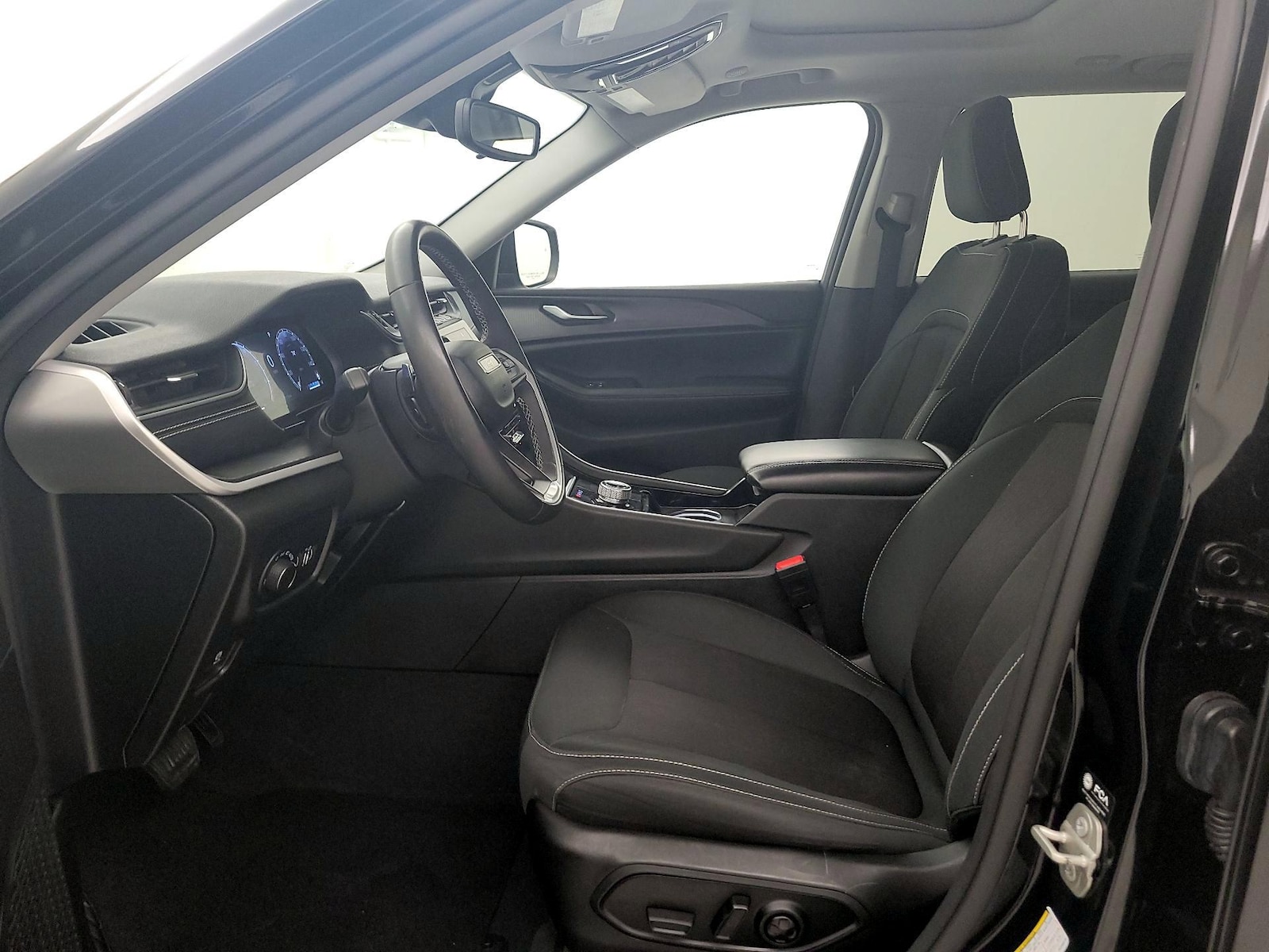 2023 Jeep Grand Cherokee Laredo - Photo 12