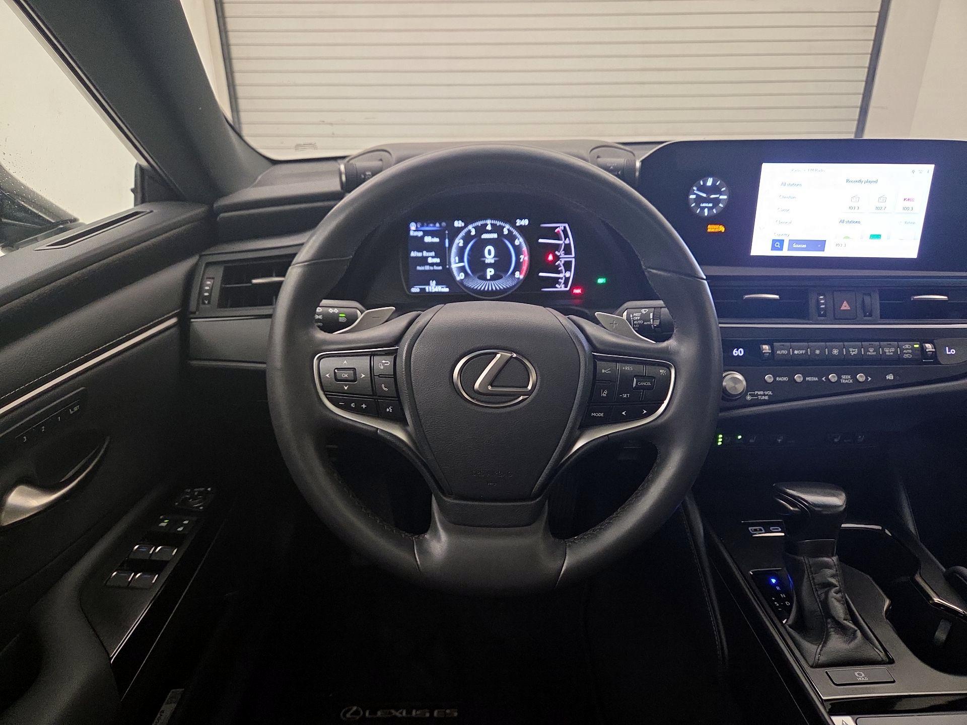 Thumbnail: 2023 Lexus ES - 10