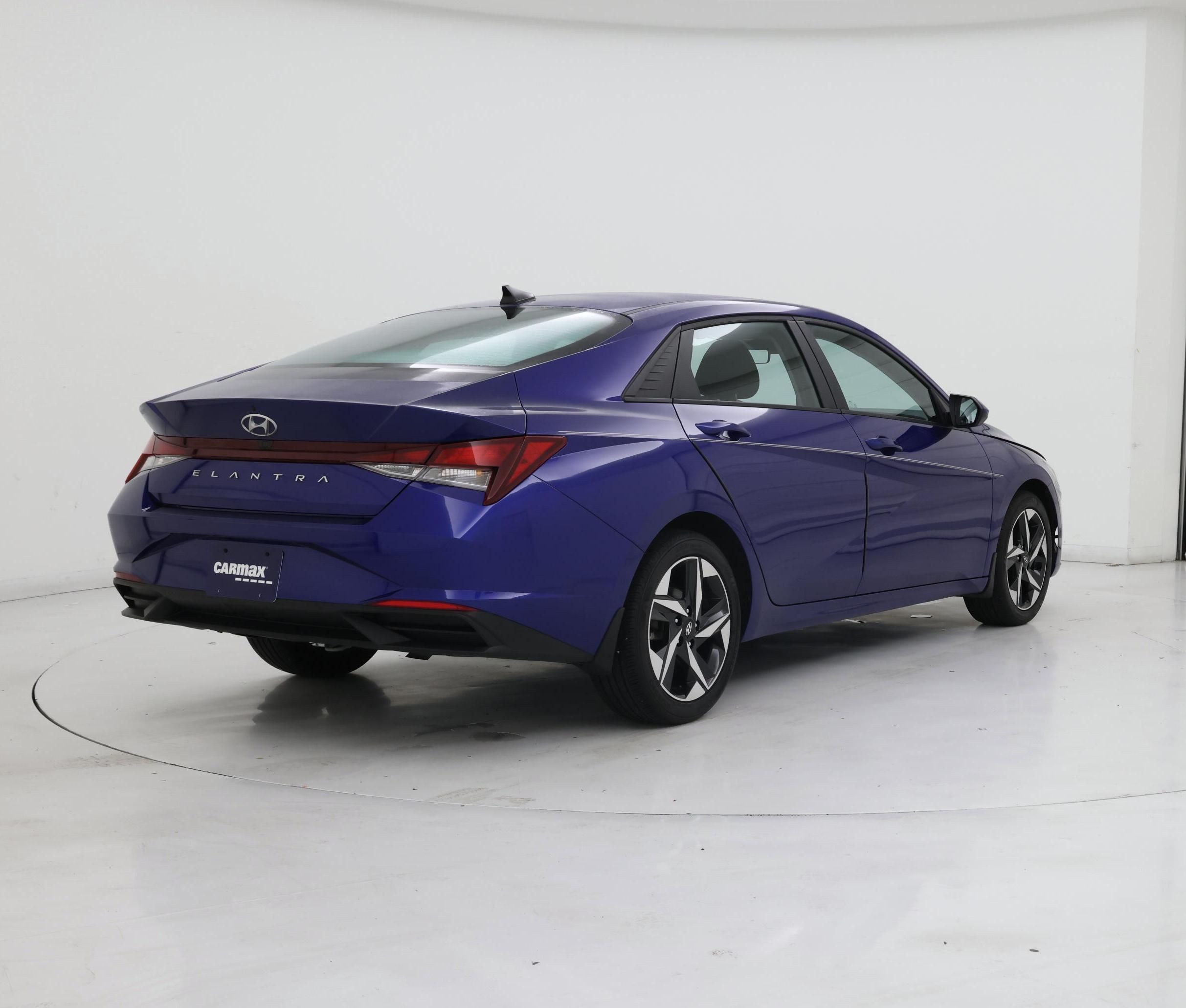 Thumbnail: 2023 Hyundai Elantra - 8