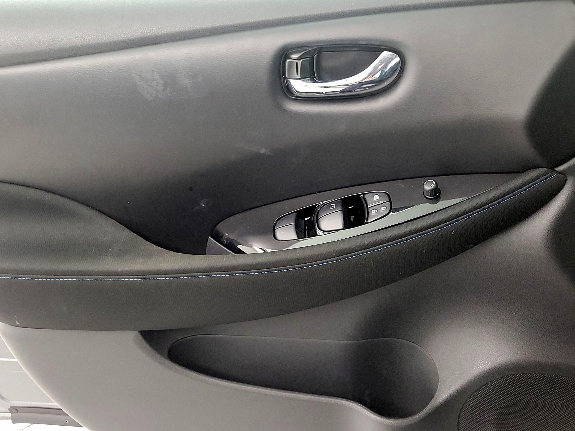 Thumbnail: 2023 Nissan Leaf - 12