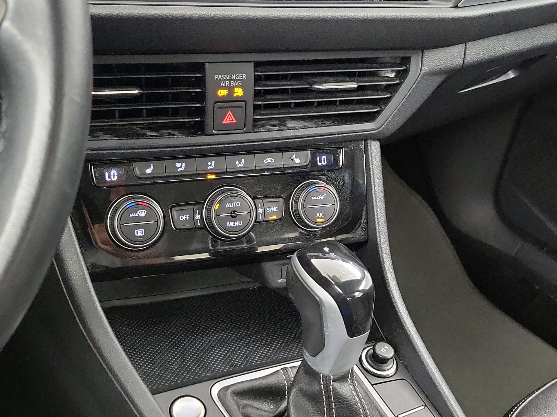 Thumbnail: 2024 Volkswagen Jetta - 16