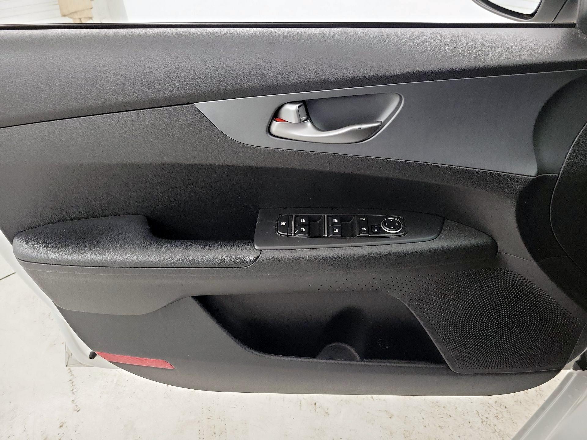 Thumbnail: 2021 Kia Forte - 12