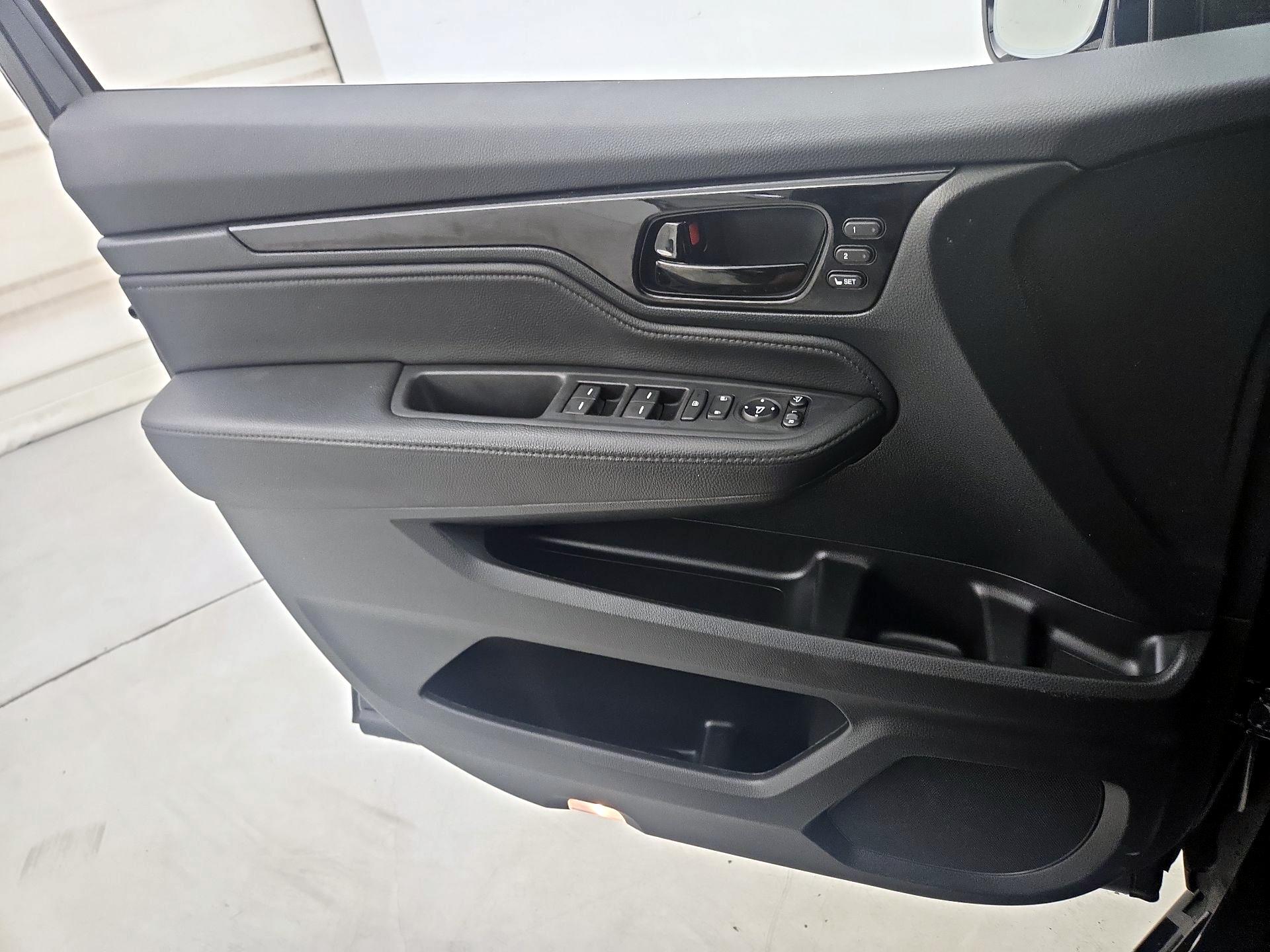 Thumbnail: 2023 Honda Odyssey - 12