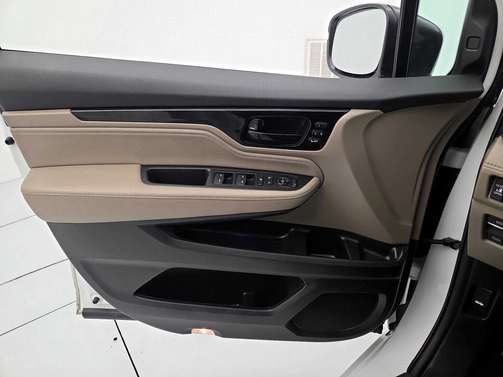 Thumbnail: 2023 Honda Odyssey - 12