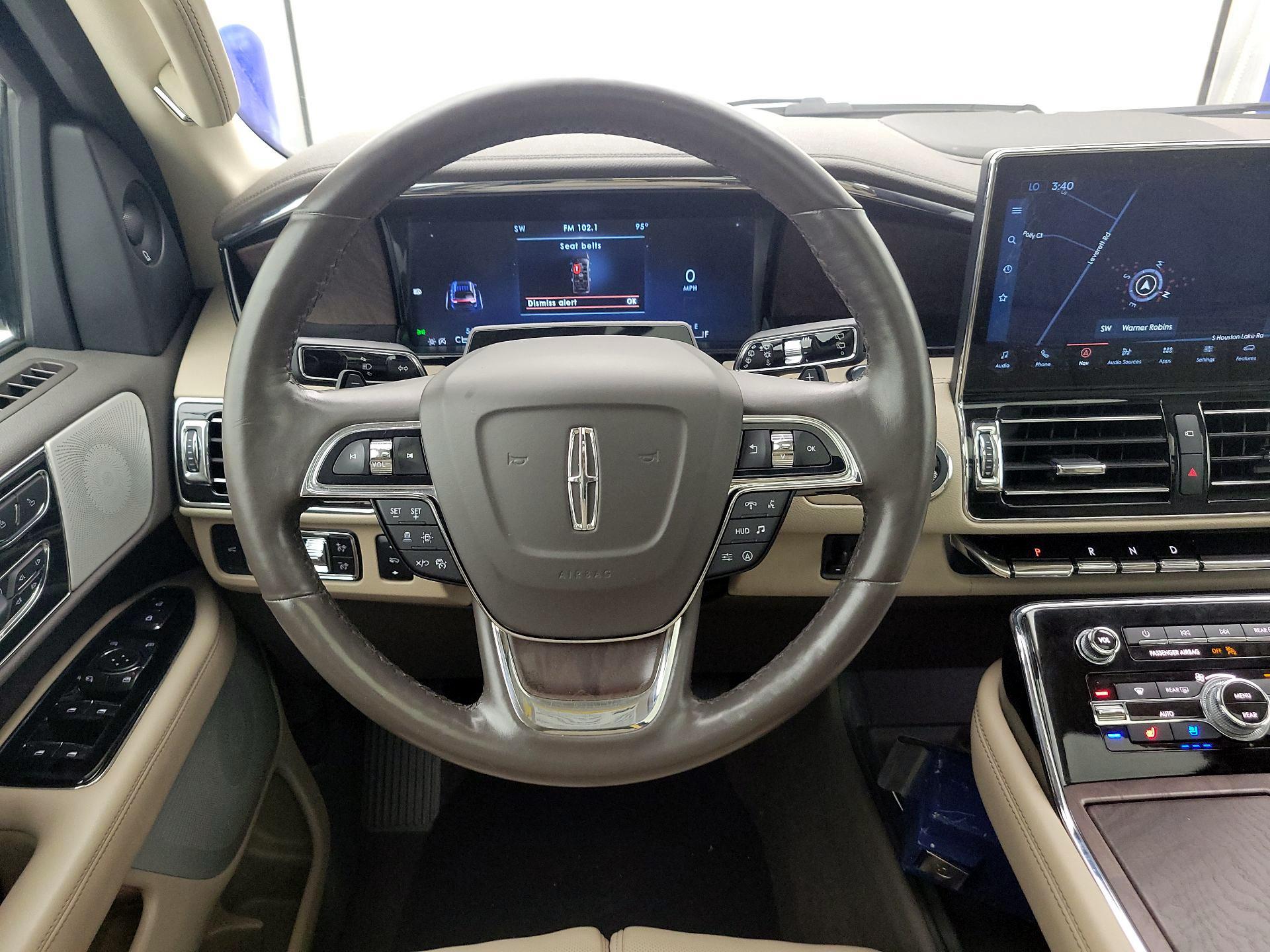 Thumbnail: 2022 Lincoln Navigator L - 10