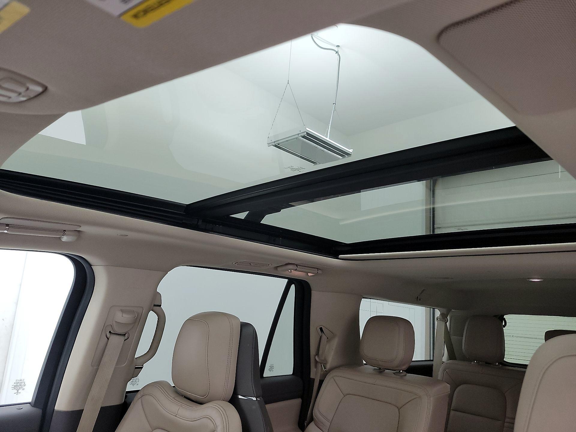 Thumbnail: 2022 Lincoln Navigator L - 20