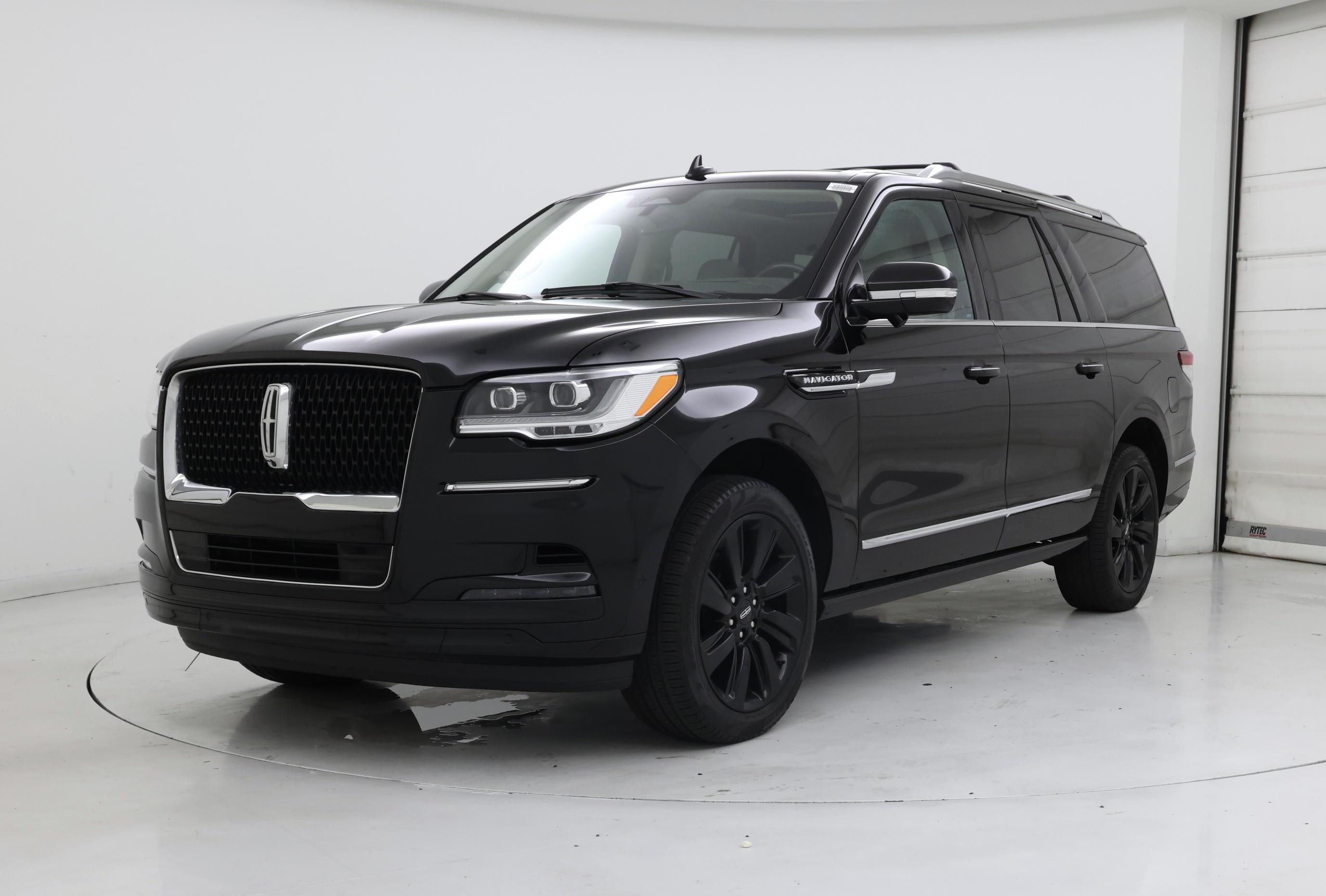 Thumbnail: 2022 Lincoln Navigator L - 4