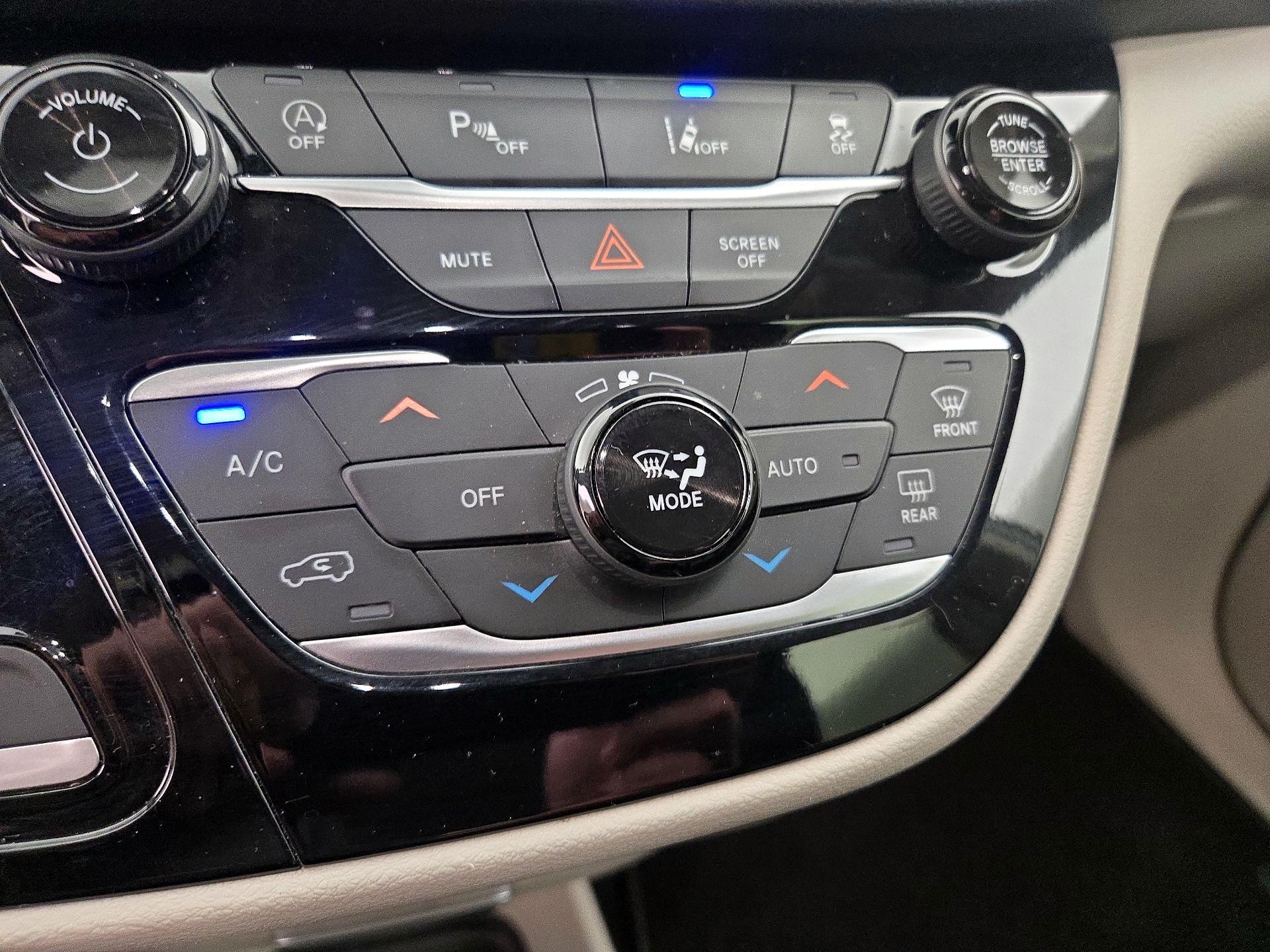 Thumbnail: 2023 Chrysler Pacifica - 16