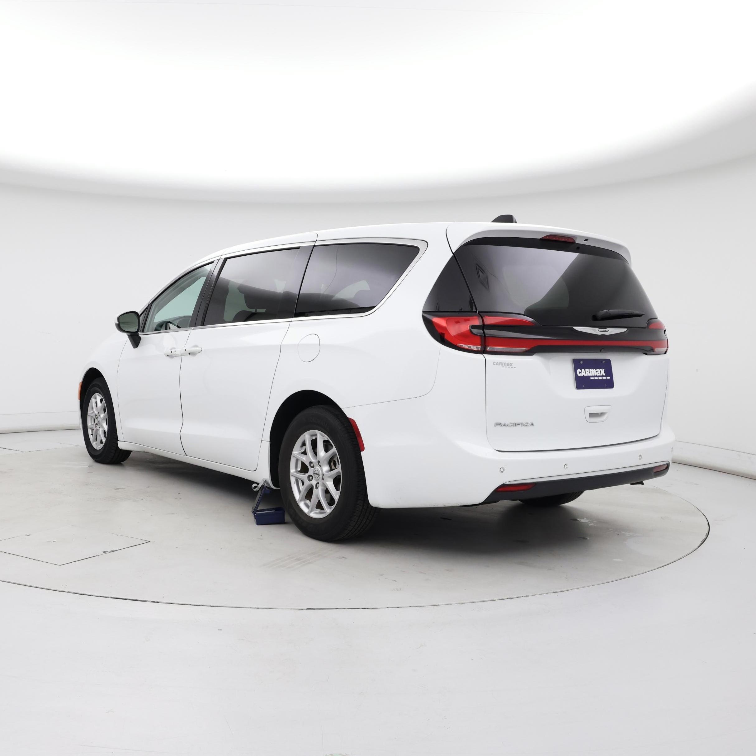 Thumbnail: 2023 Chrysler Pacifica - 2