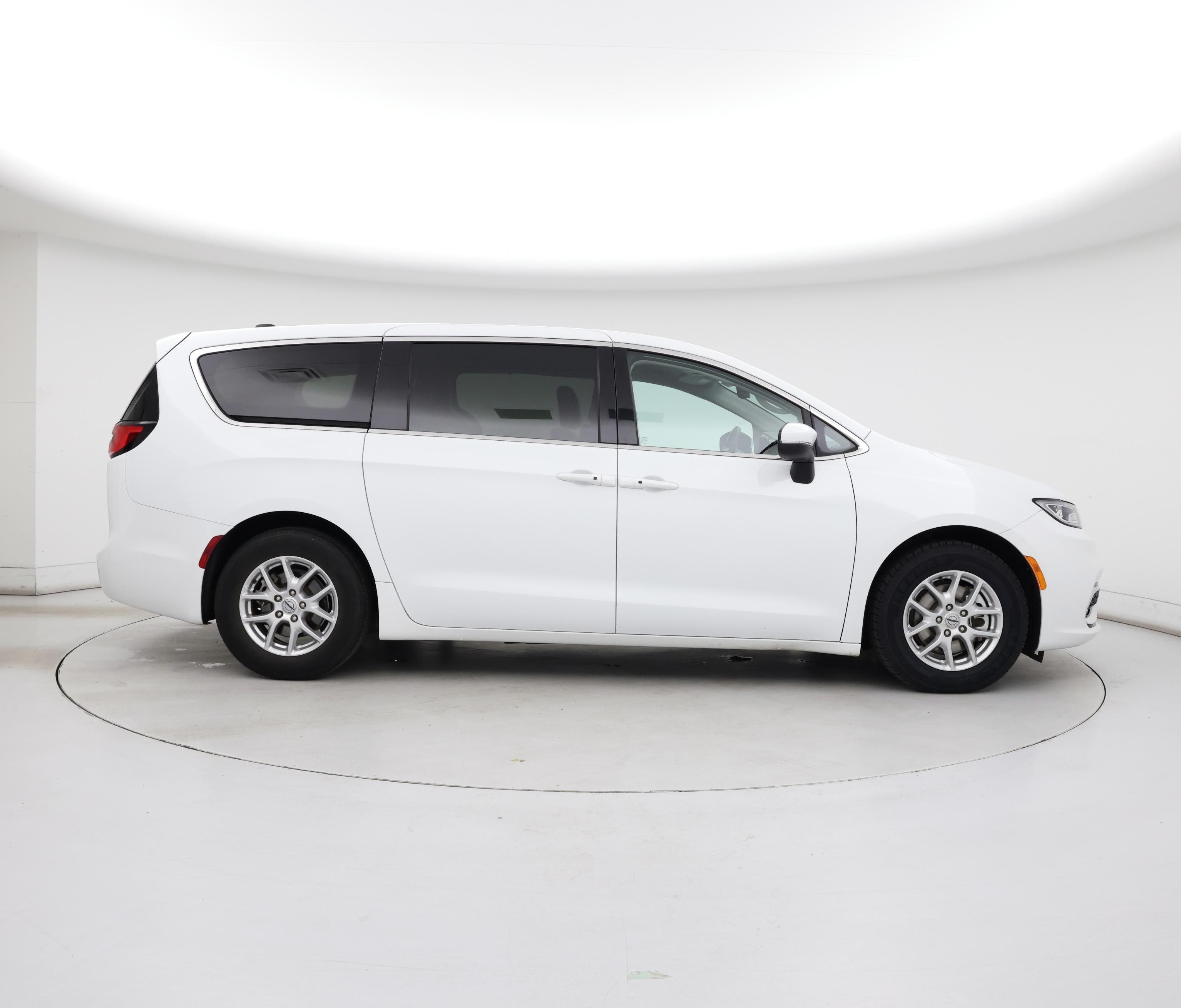 Thumbnail: 2023 Chrysler Pacifica - 7