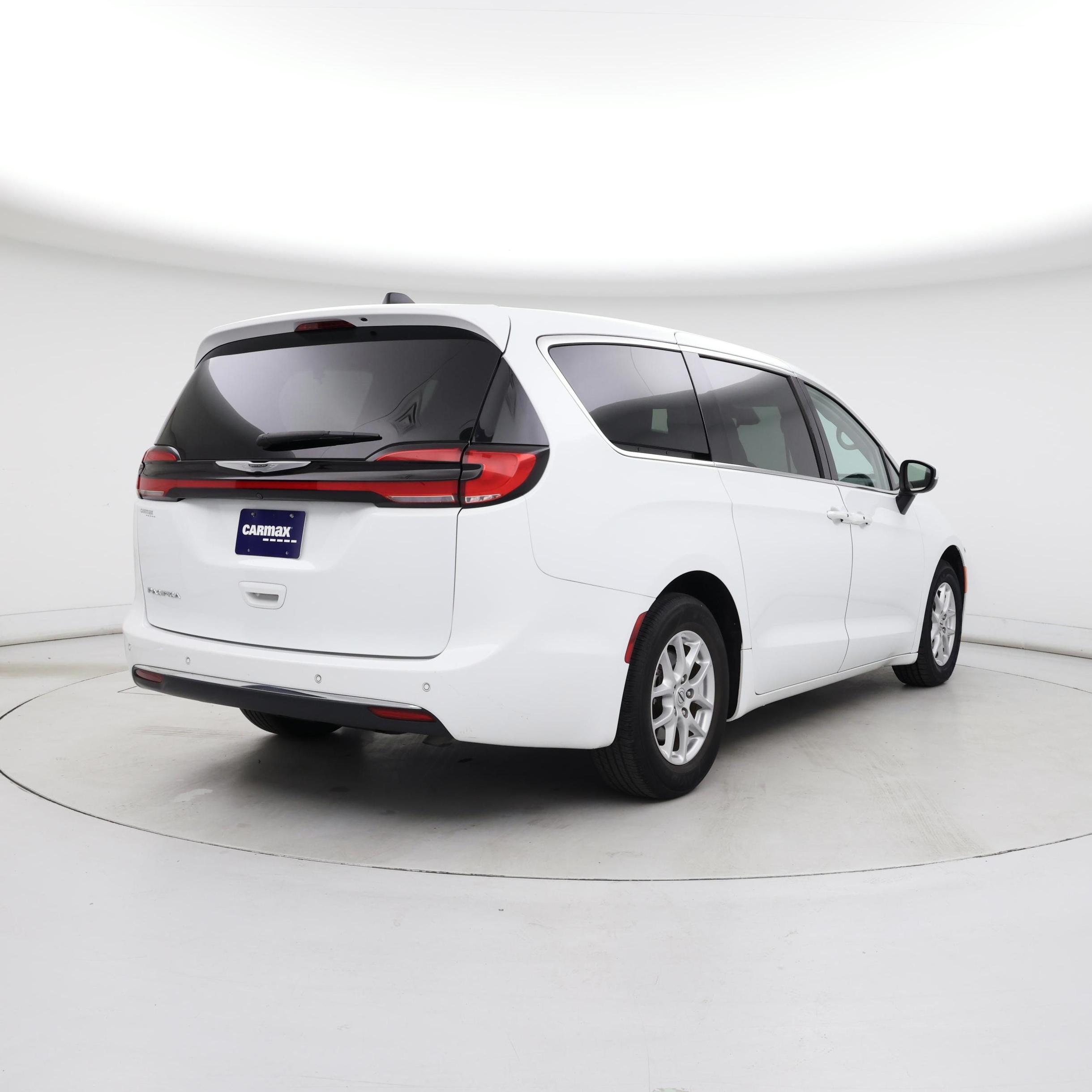 Thumbnail: 2023 Chrysler Pacifica - 8