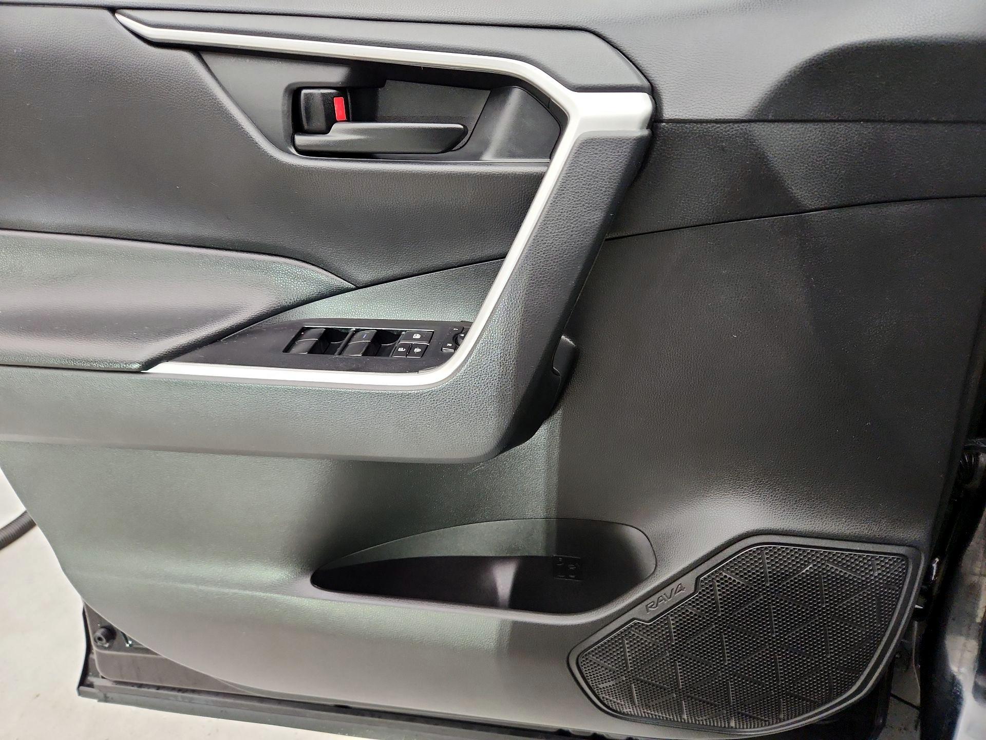 Thumbnail: 2021 Toyota RAV4 - 12