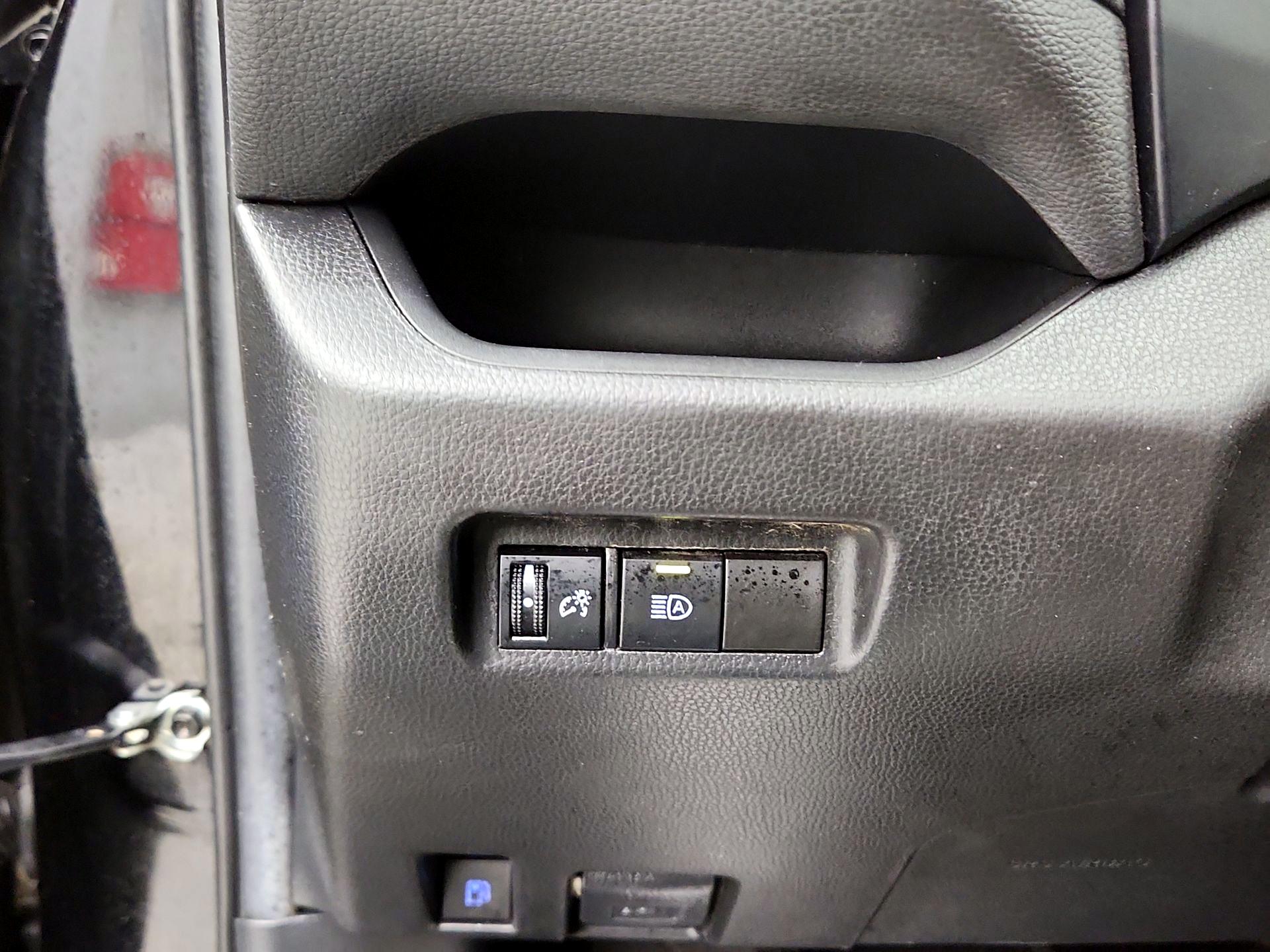 Thumbnail: 2021 Toyota RAV4 - 13