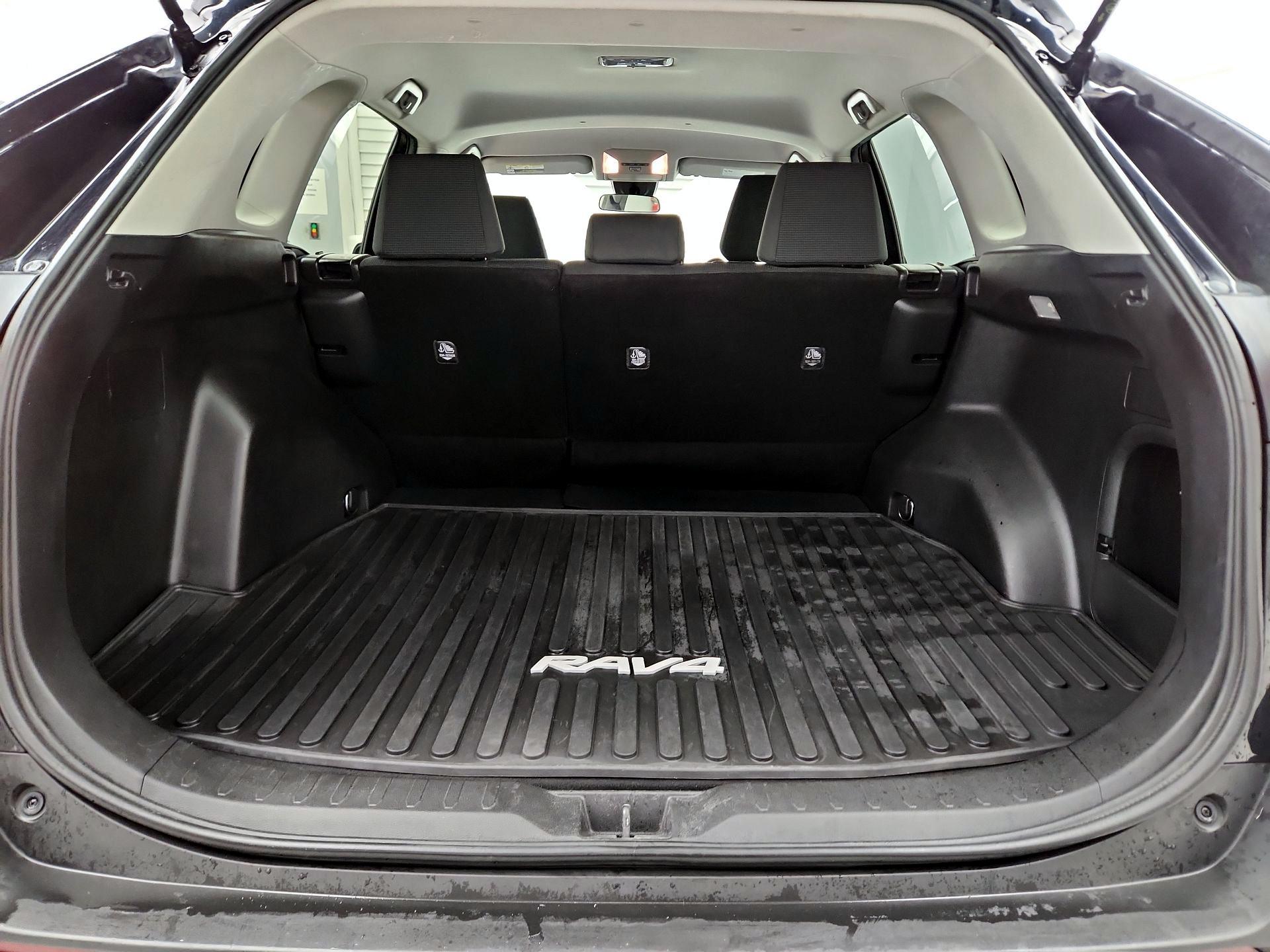 Thumbnail: 2021 Toyota RAV4 - 20