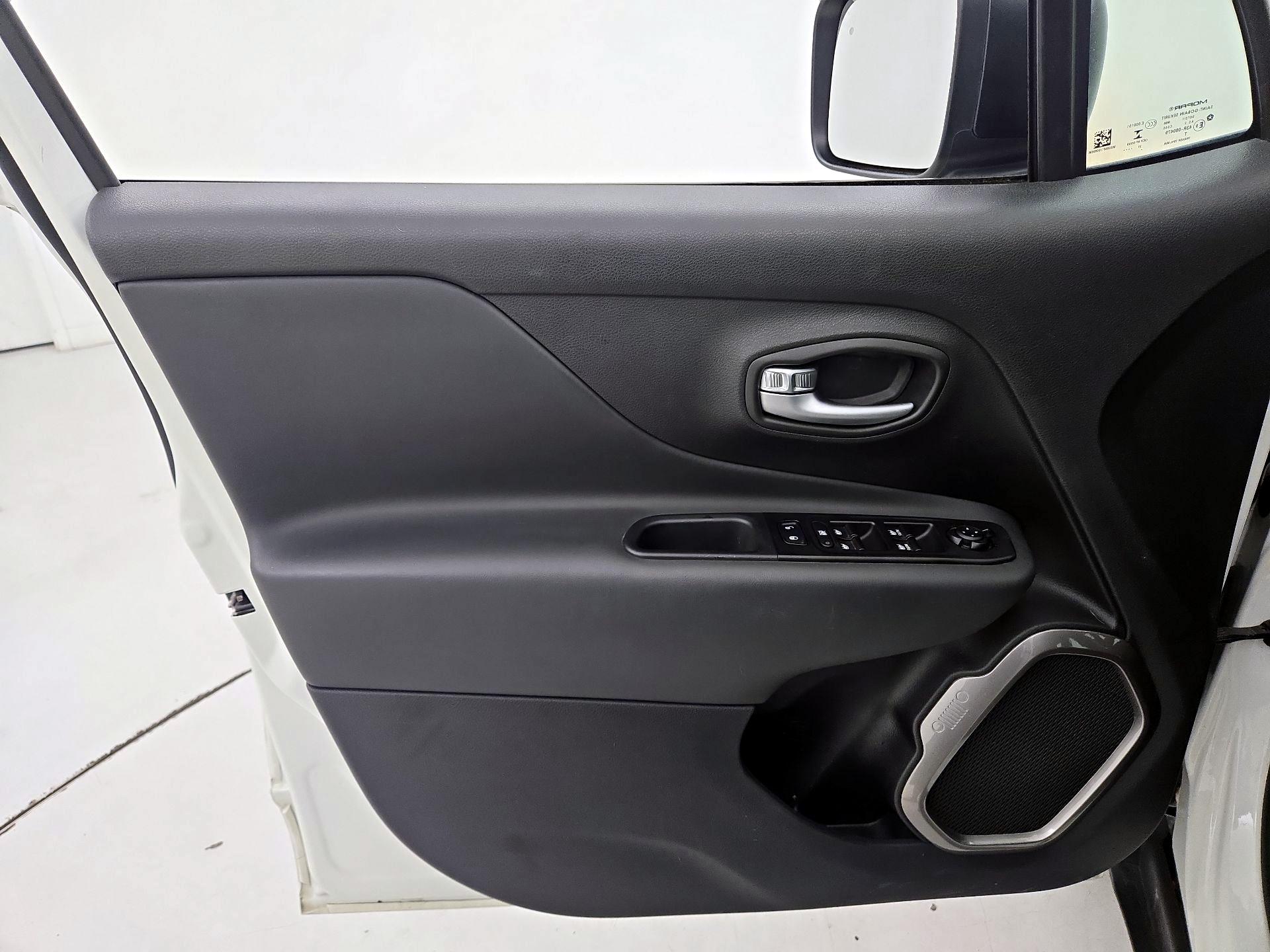 Thumbnail: 2022 Jeep Renegade - 12
