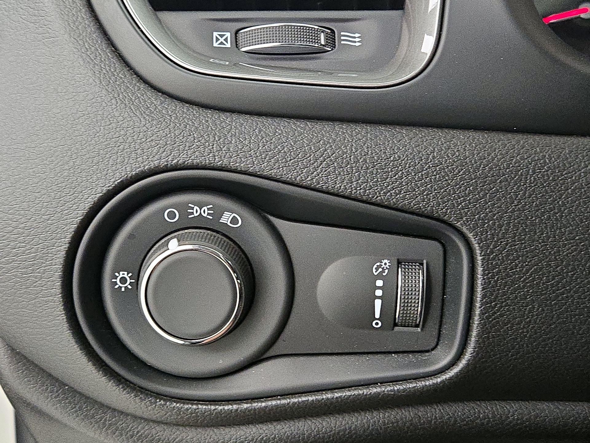 Thumbnail: 2022 Jeep Renegade - 13