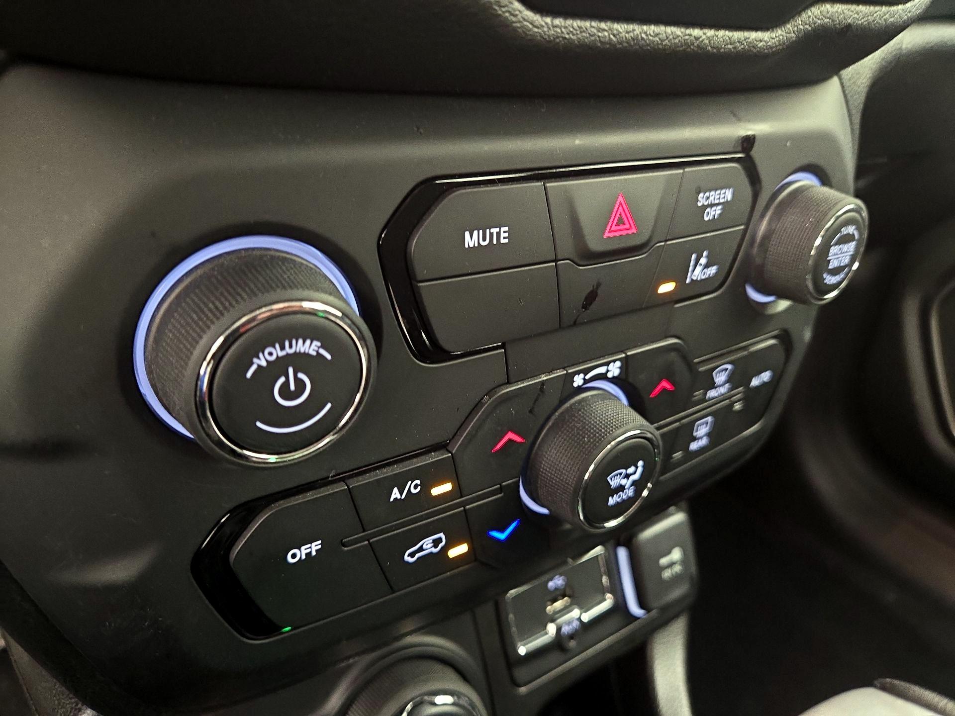 Thumbnail: 2022 Jeep Renegade - 16