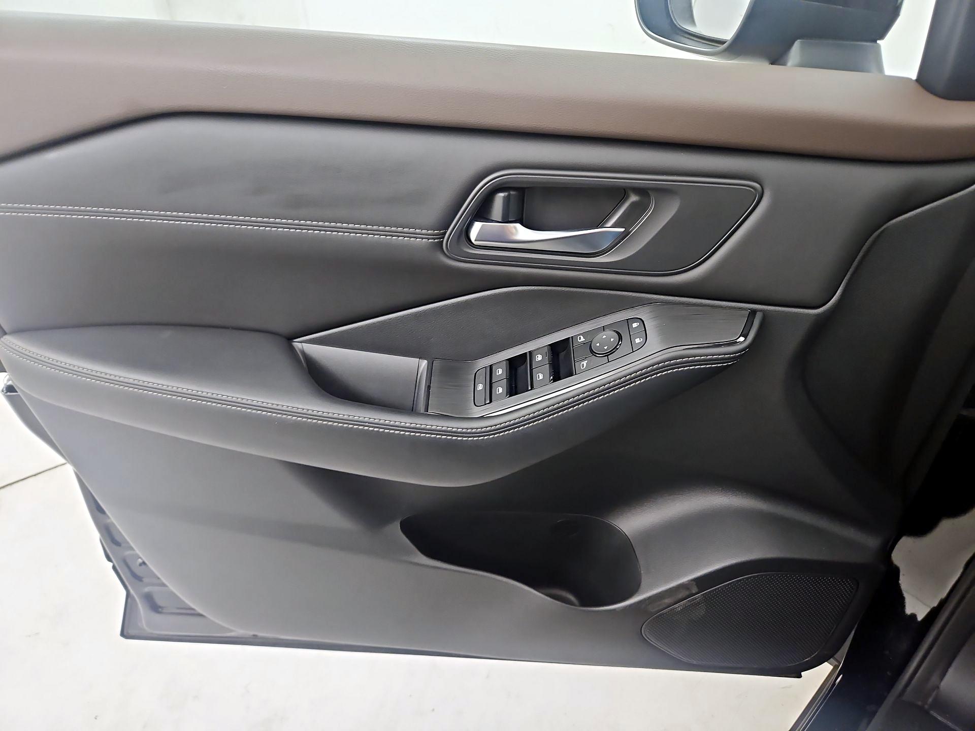 Thumbnail: 2023 Nissan Rogue - 12