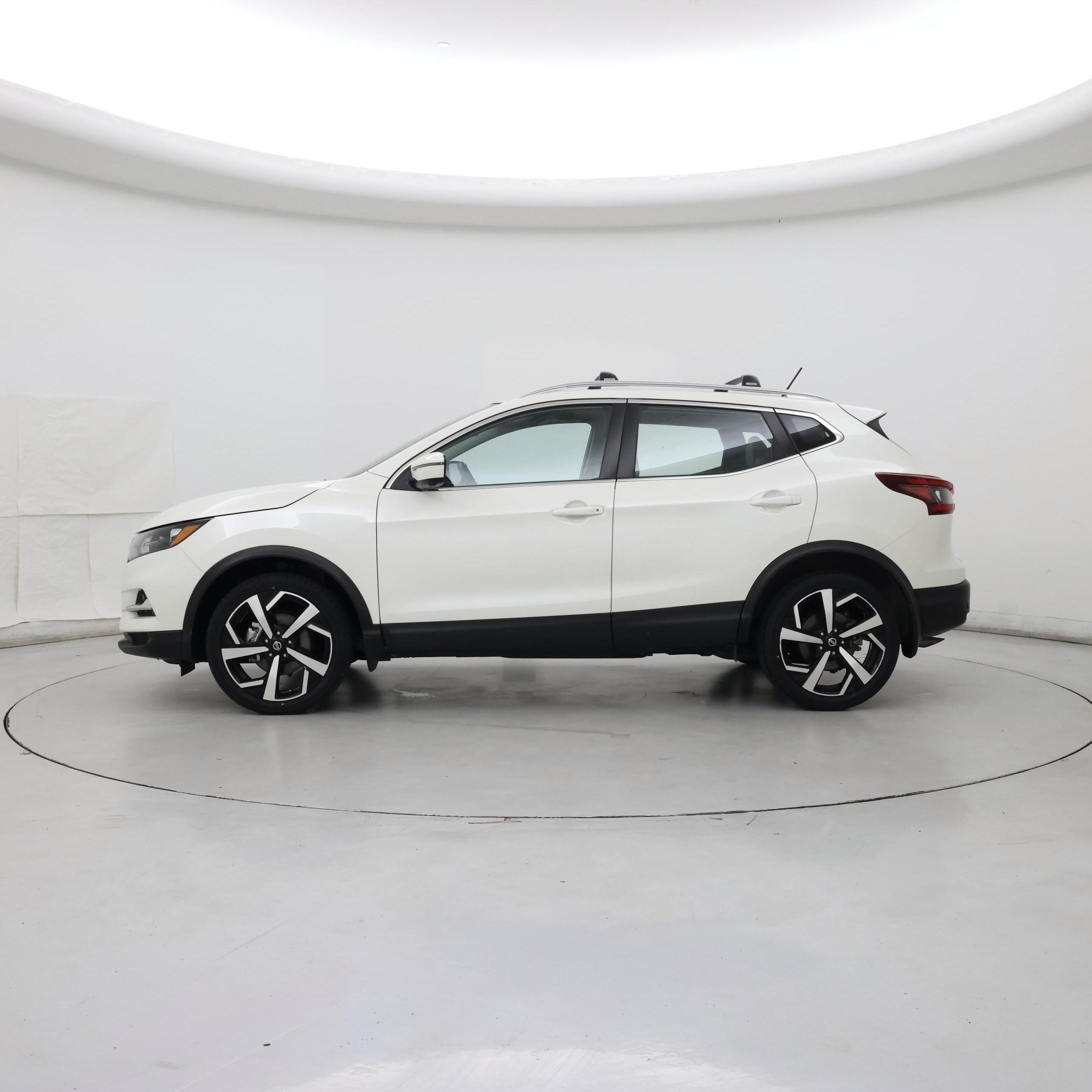 Thumbnail: 2022 Nissan Rogue Sport - 3