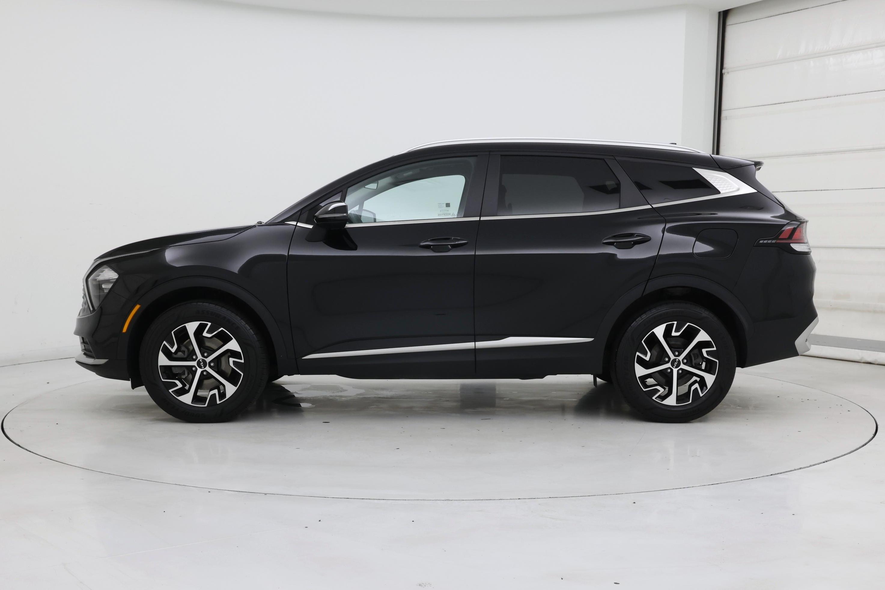 Thumbnail: 2023 Kia Sportage - 3