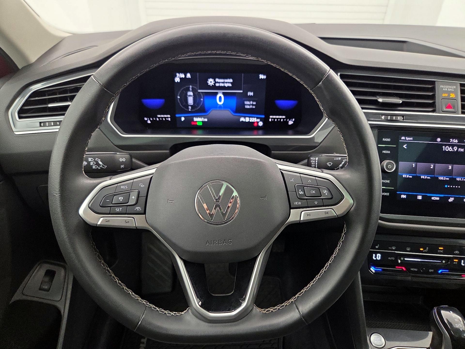 Thumbnail: 2022 Volkswagen Tiguan - 10