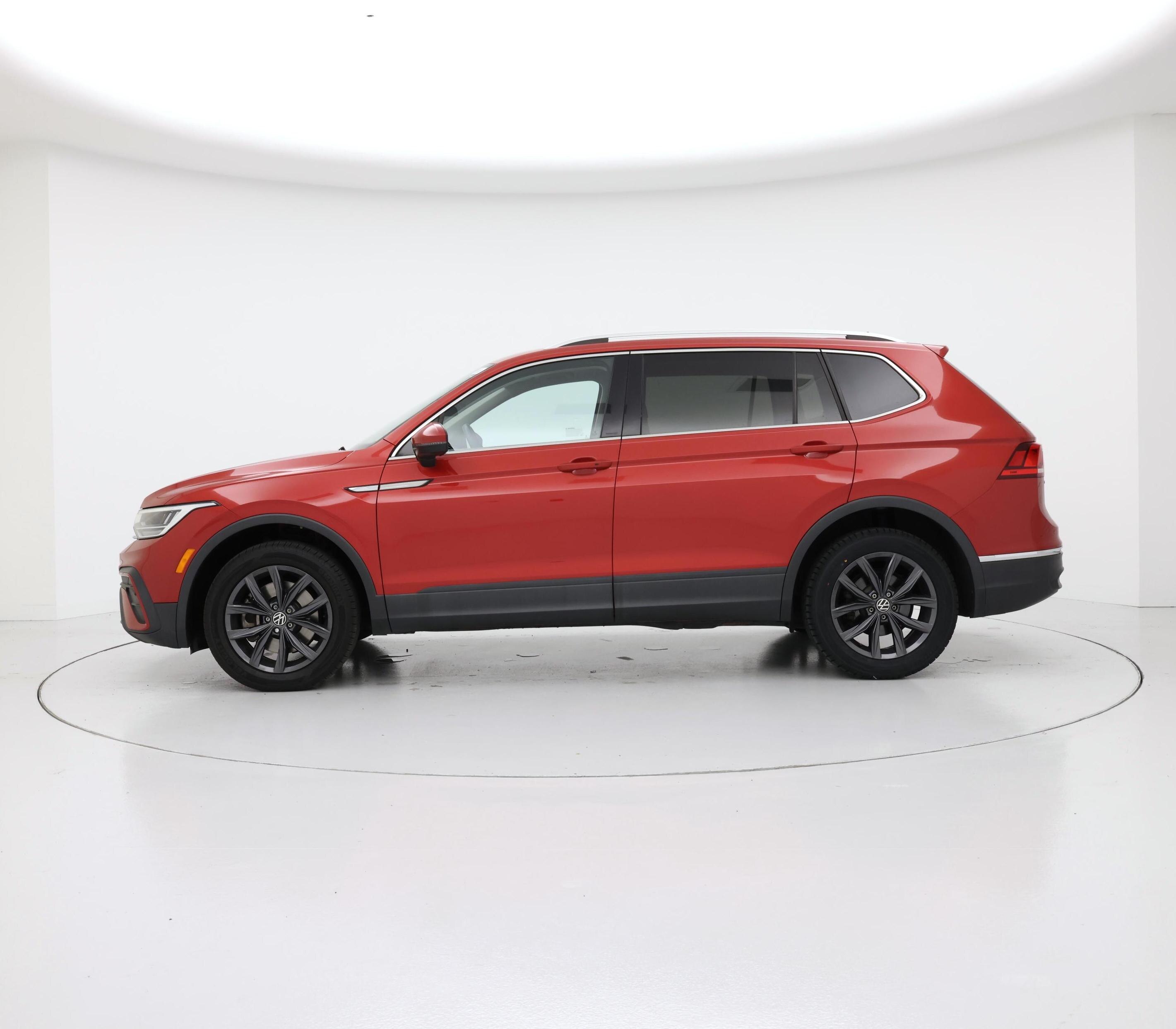 Thumbnail: 2022 Volkswagen Tiguan - 3