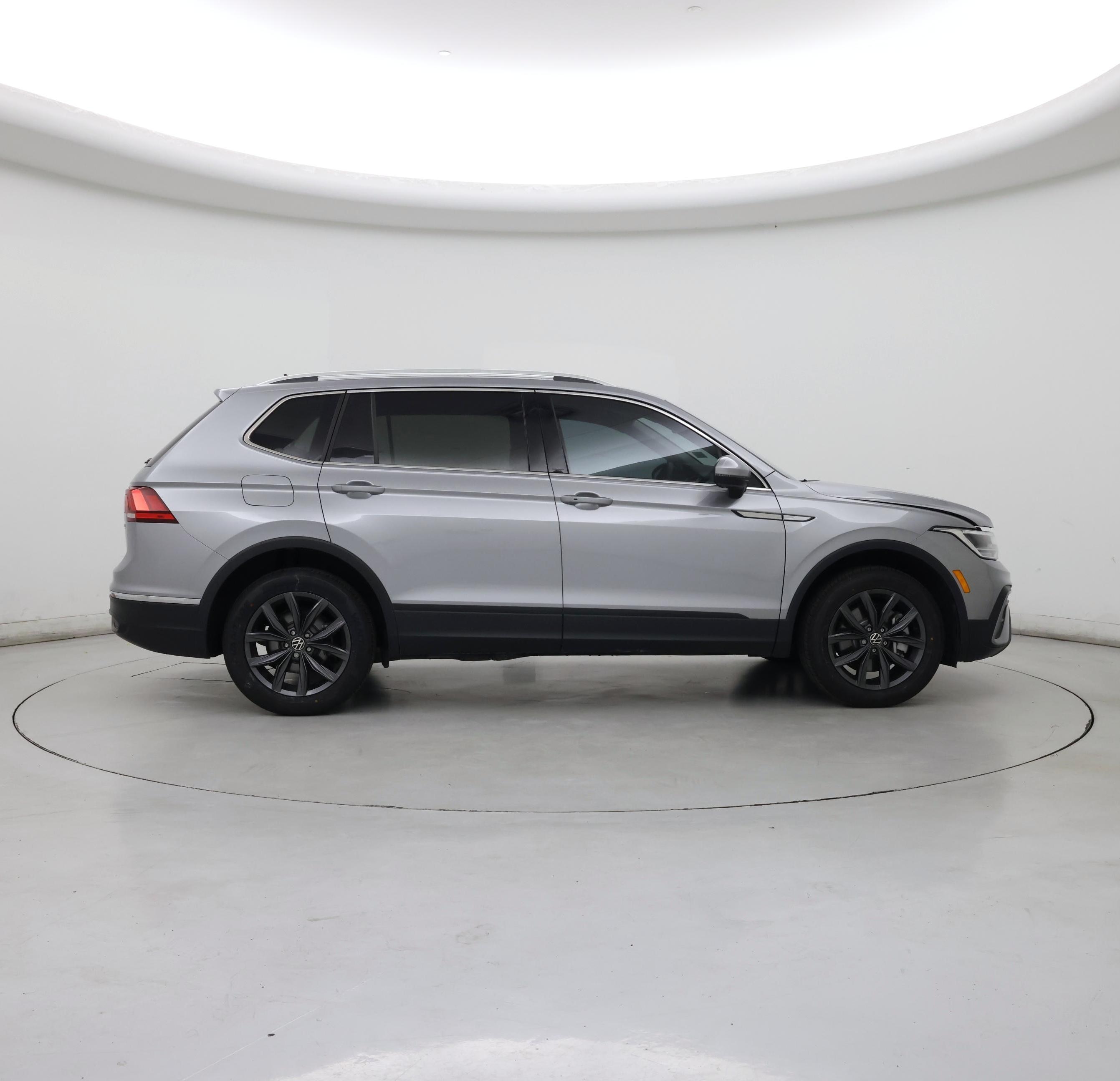 Thumbnail: 2023 Volkswagen Tiguan - 7