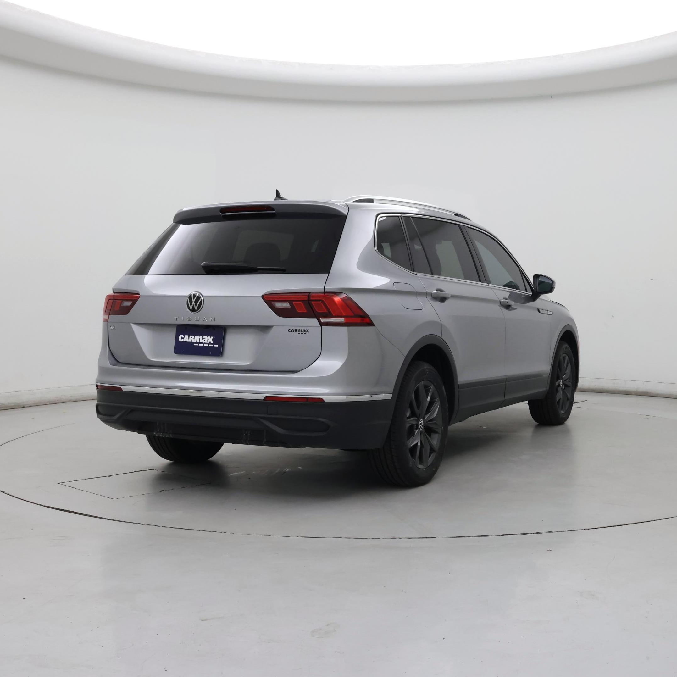 Thumbnail: 2023 Volkswagen Tiguan - 8