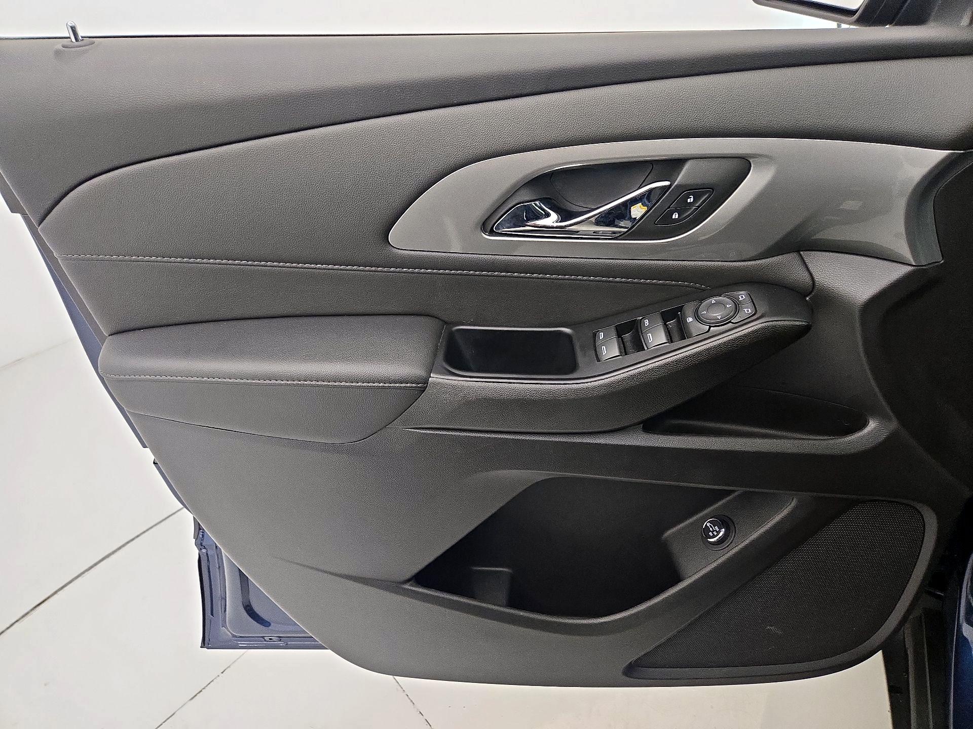 Thumbnail: 2023 Chevrolet Traverse - 12