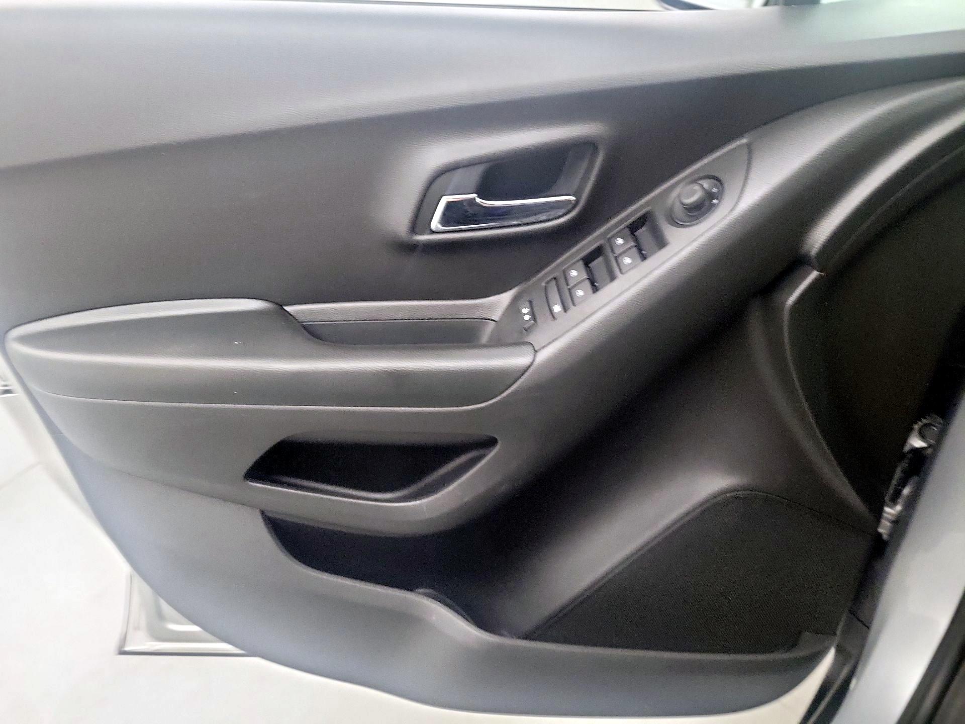 Thumbnail: 2022 Chevrolet Trax - 12