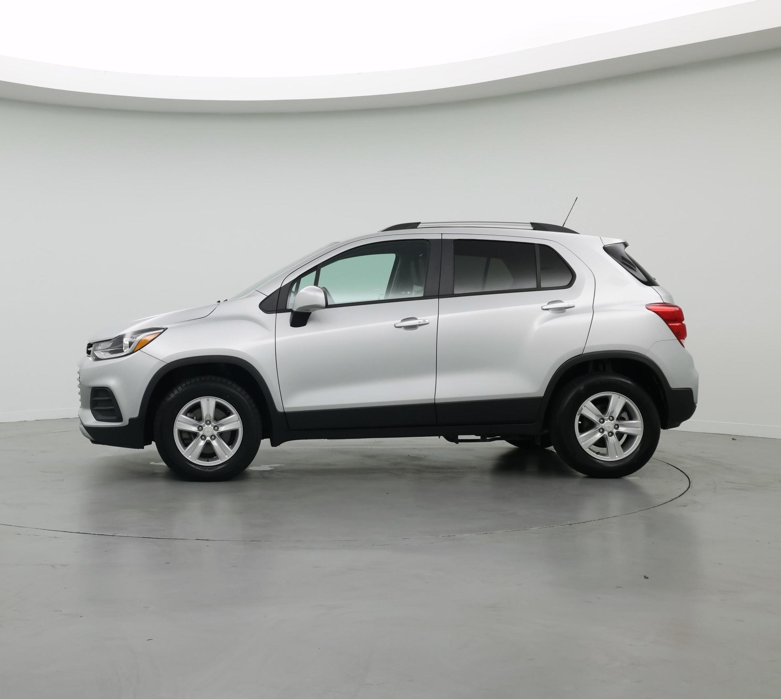 Thumbnail: 2022 Chevrolet Trax - 3