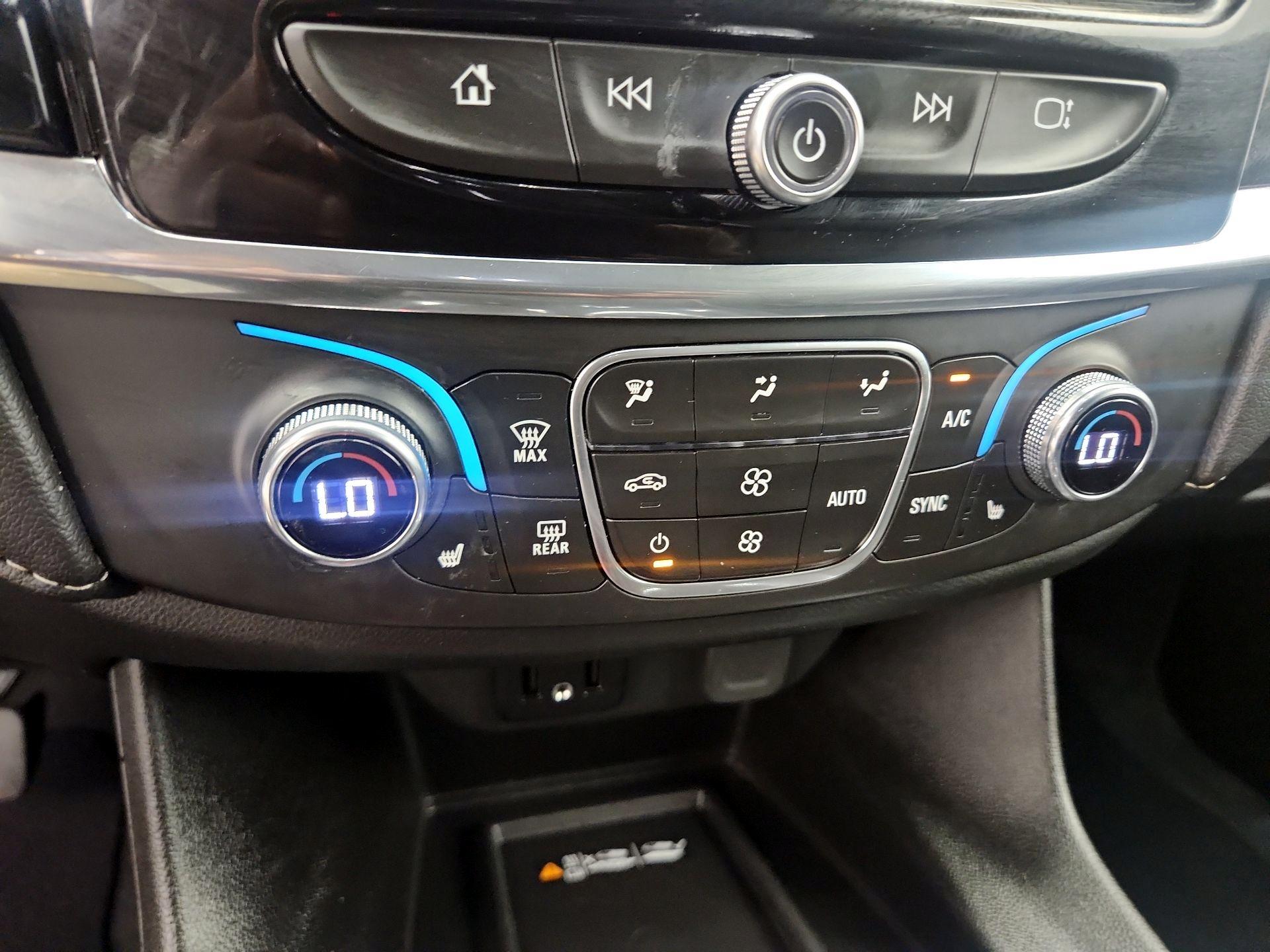 Thumbnail: 2023 Chevrolet Traverse - 16