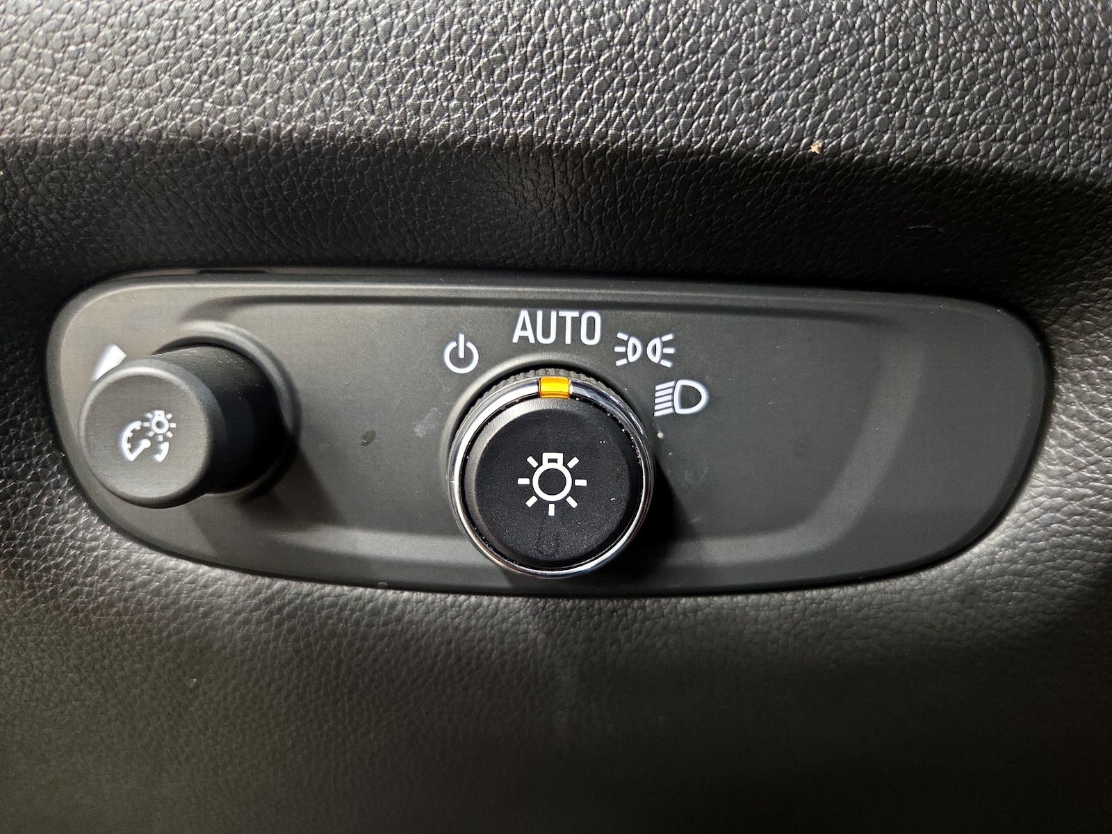 2023 Chevrolet Traverse 1LT - Photo 14