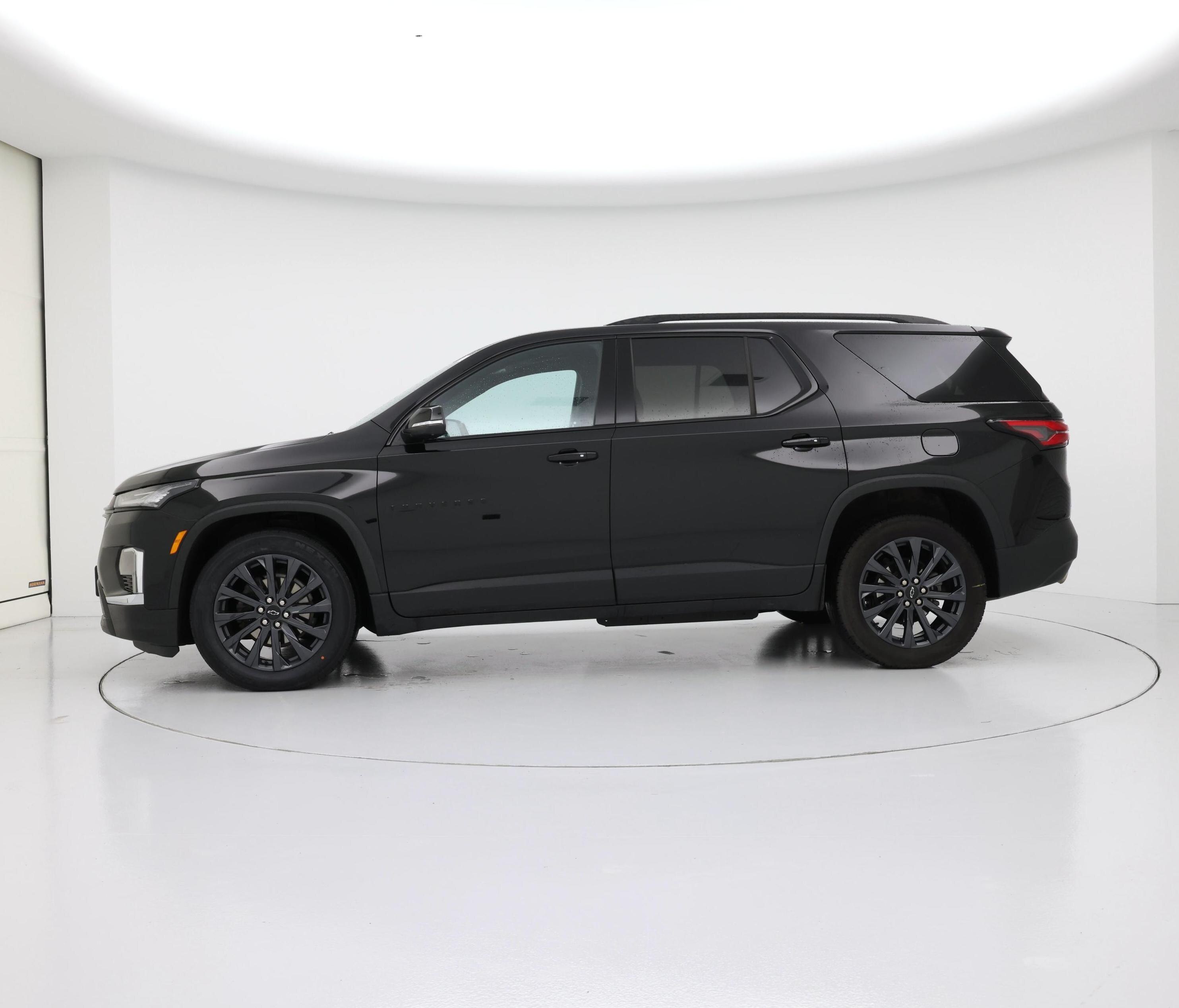 Thumbnail: 2023 Chevrolet Traverse - 3